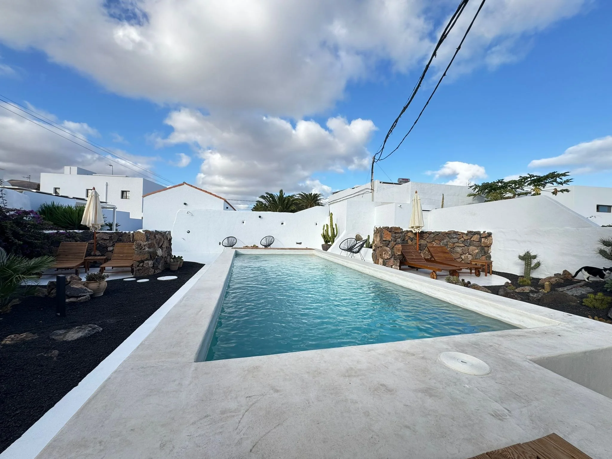 holiday private rent with private pool, private terraces, very high reviews high client satisfaction, cozy intimate, delightful holidays in Lanzarote, satifsying stay in canary islands, beautiful design, attention to details and client service