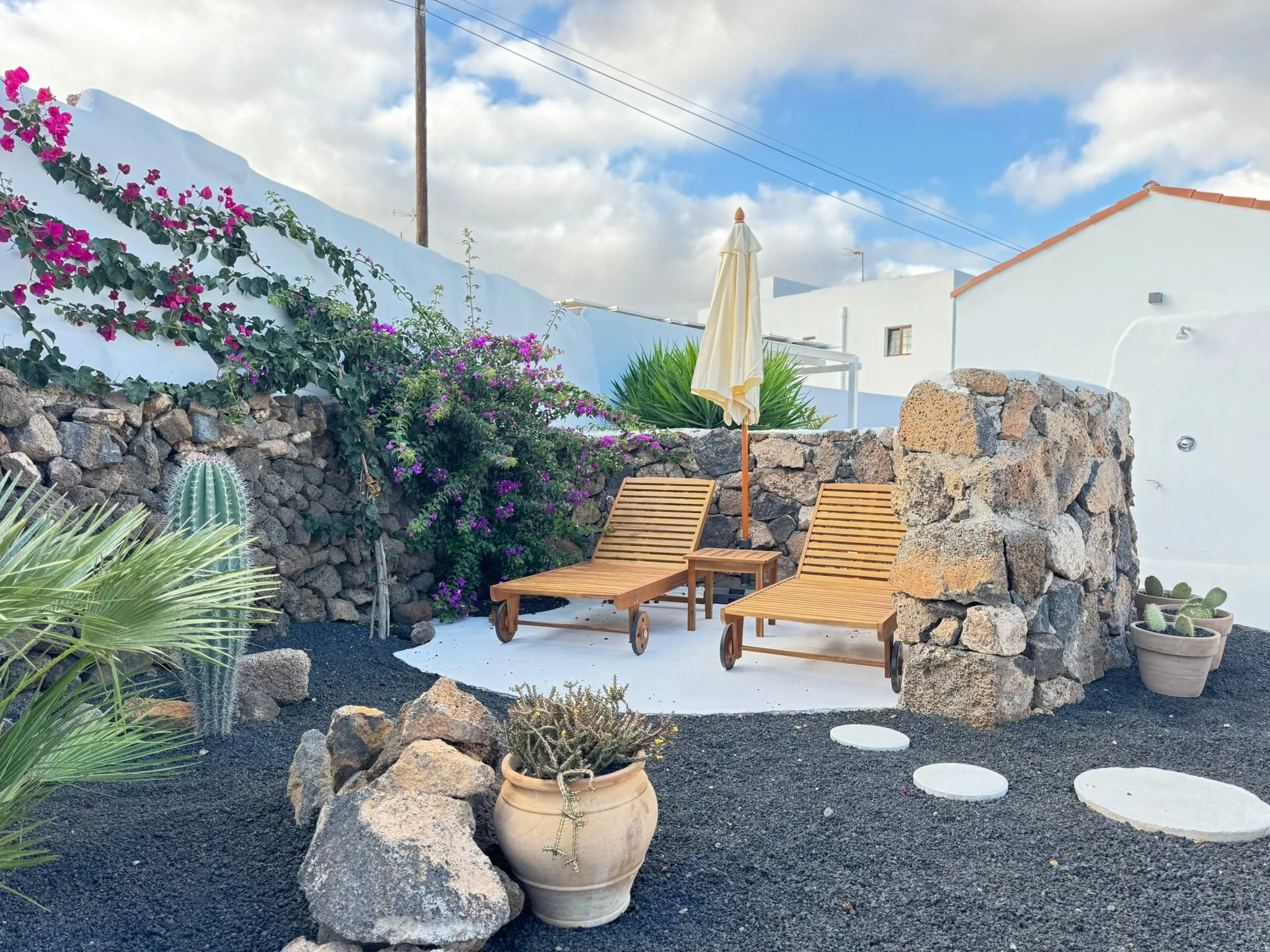 holiday private rent with private pool, private terraces, very high reviews high client satisfaction, cozy intimate, delightful holidays in Lanzarote, satifsying stay in canary islands, beautiful design, attention to details and client service