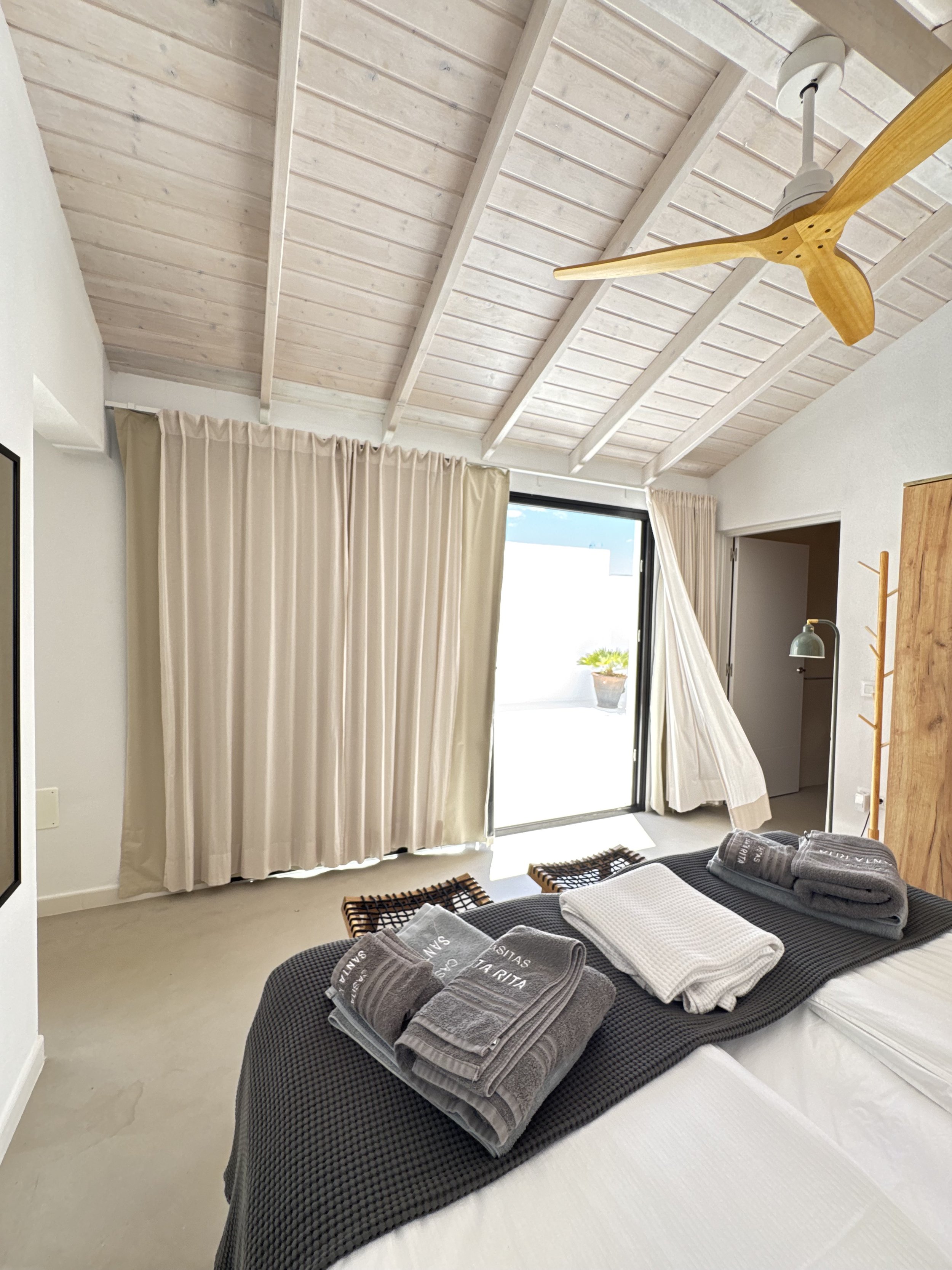 holiday private rent with private pool, private terraces, very high reviews high client satisfaction, cozy intimate, delightful holidays in Lanzarote, satifsying stay in canary islands, beautiful design, attention to details and client service