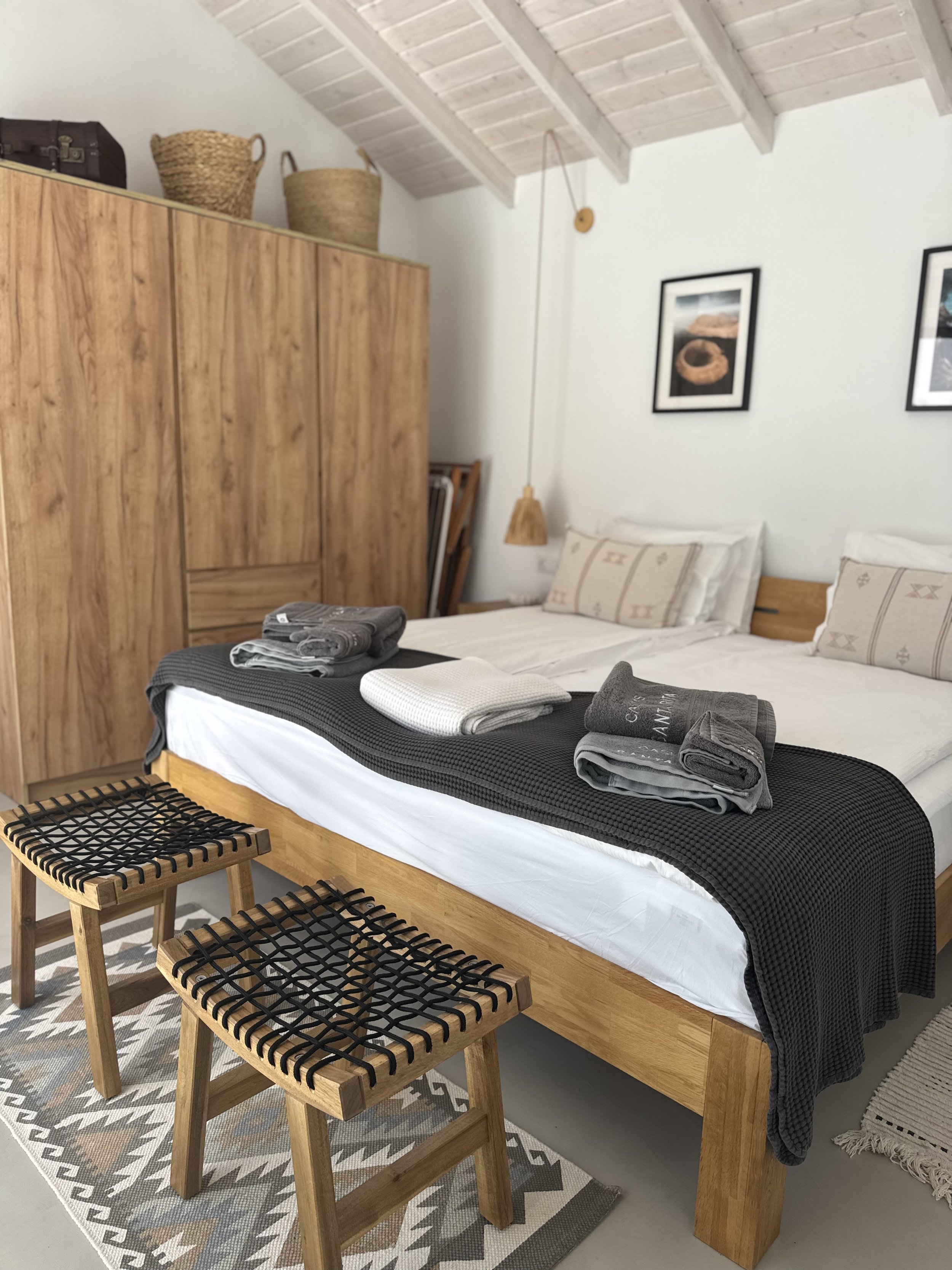 holiday private rent with private pool, private terraces, very high reviews high client satisfaction, cozy intimate, delightful holidays in Lanzarote, satifsying stay in canary islands, beautiful design, attention to details and client service