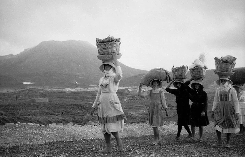 Group of Gracioseras carrying baskets and goods across northern Lanzarote.