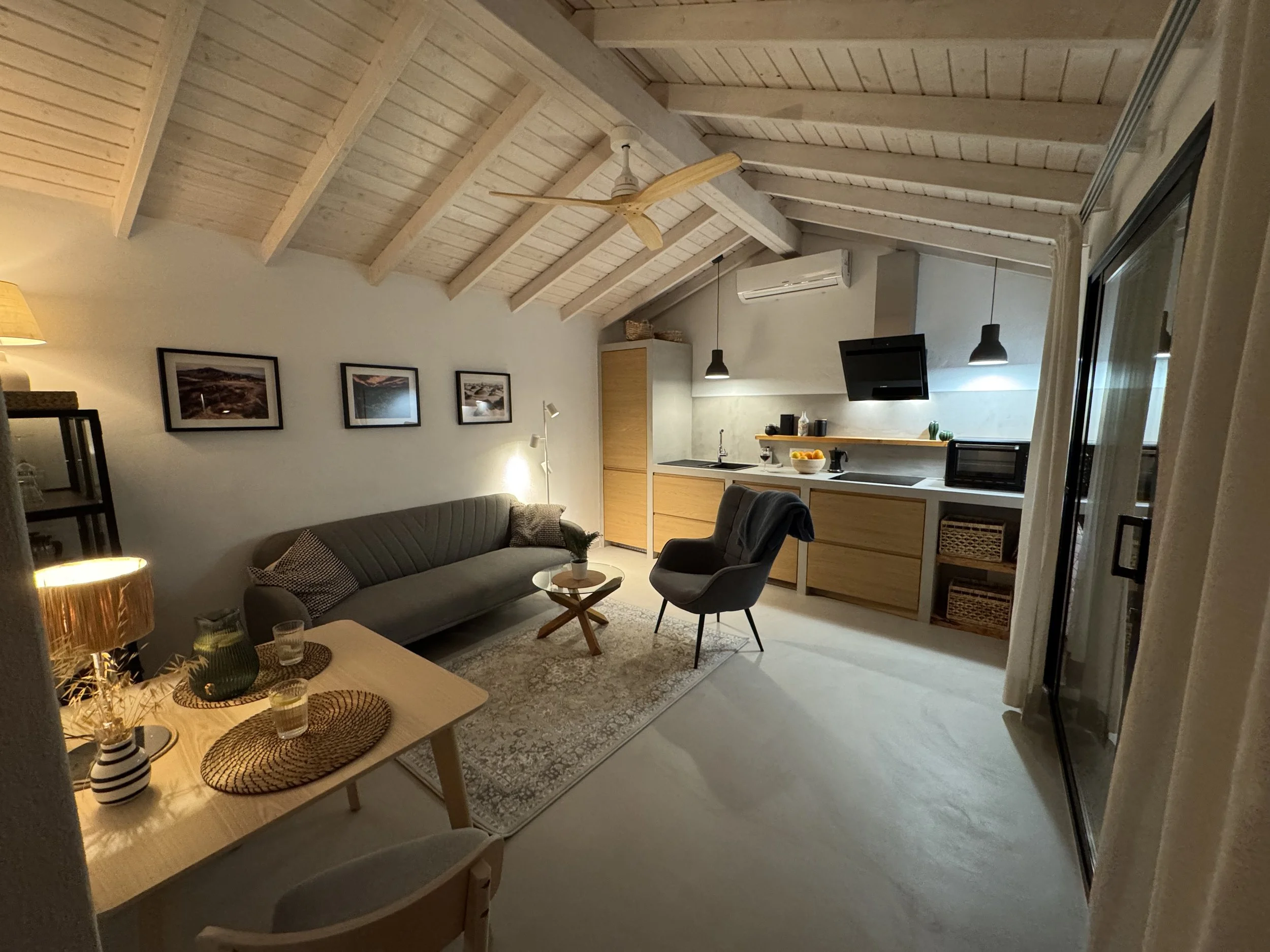 holiday private rent with private pool, private terraces, very high reviews high client satisfaction, cozy intimate, delightful holidays in Lanzarote, satifsying stay in canary islands, beautiful design, attention to details and client service