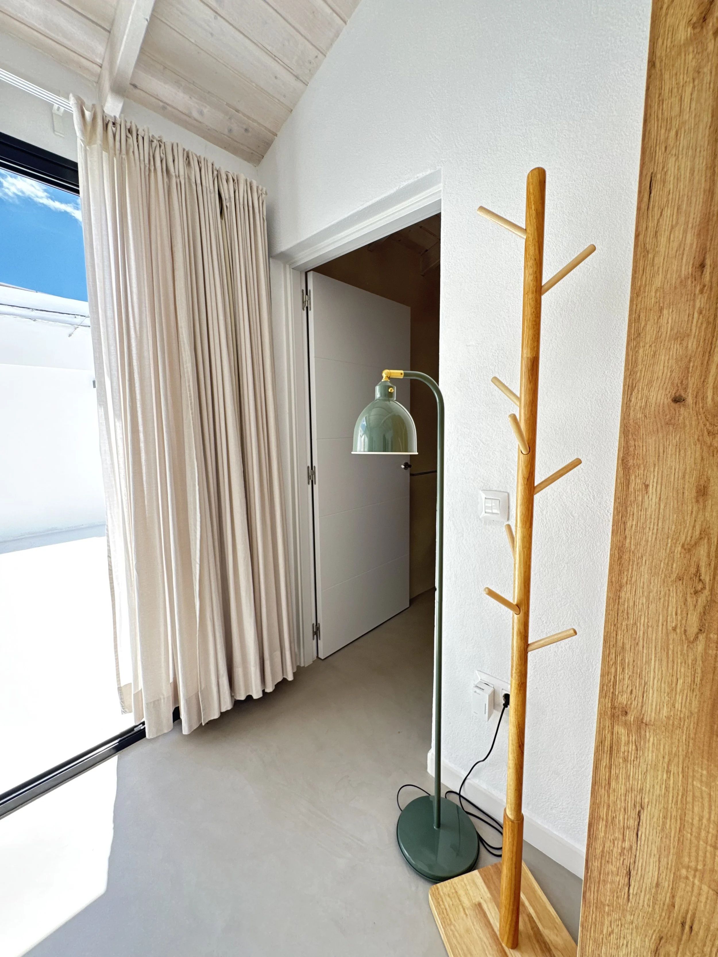 holiday private rent with private pool, private terraces, very high reviews high client satisfaction, cozy intimate, delightful holidays in Lanzarote, satifsying stay in canary islands, beautiful design, attention to details and client service
