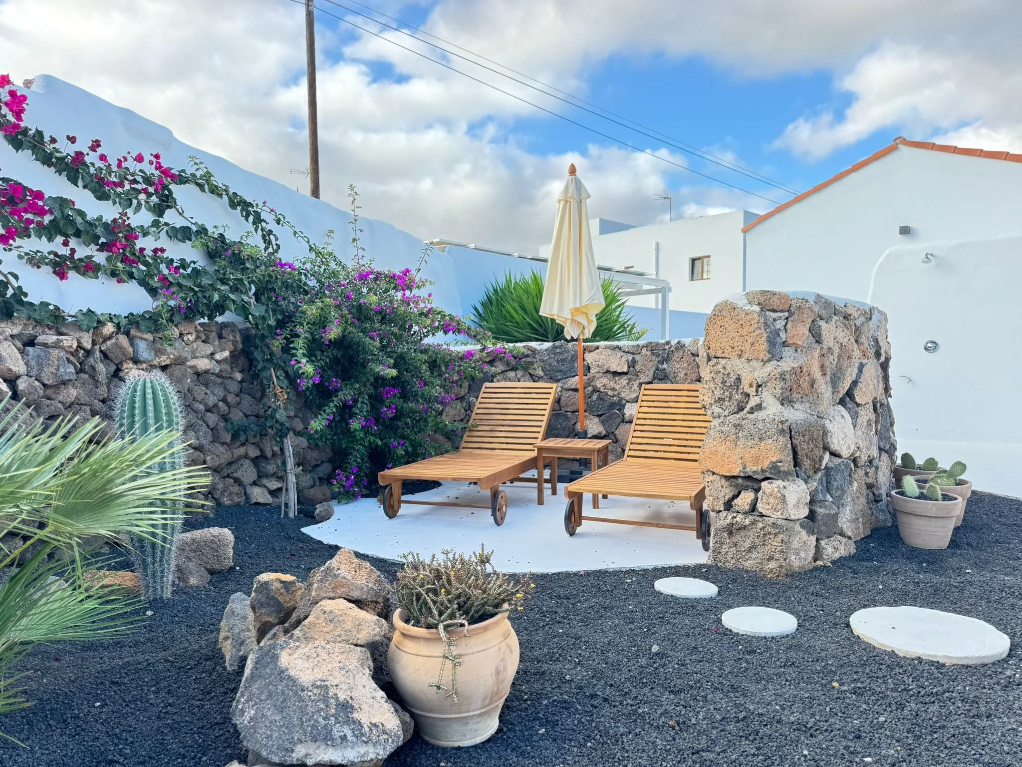 holiday private rent with private pool, private terraces, very high reviews high client satisfaction, cozy intimate, delightful holidays in Lanzarote, satifsying stay in canary islands, beautiful design, attention to details and client service