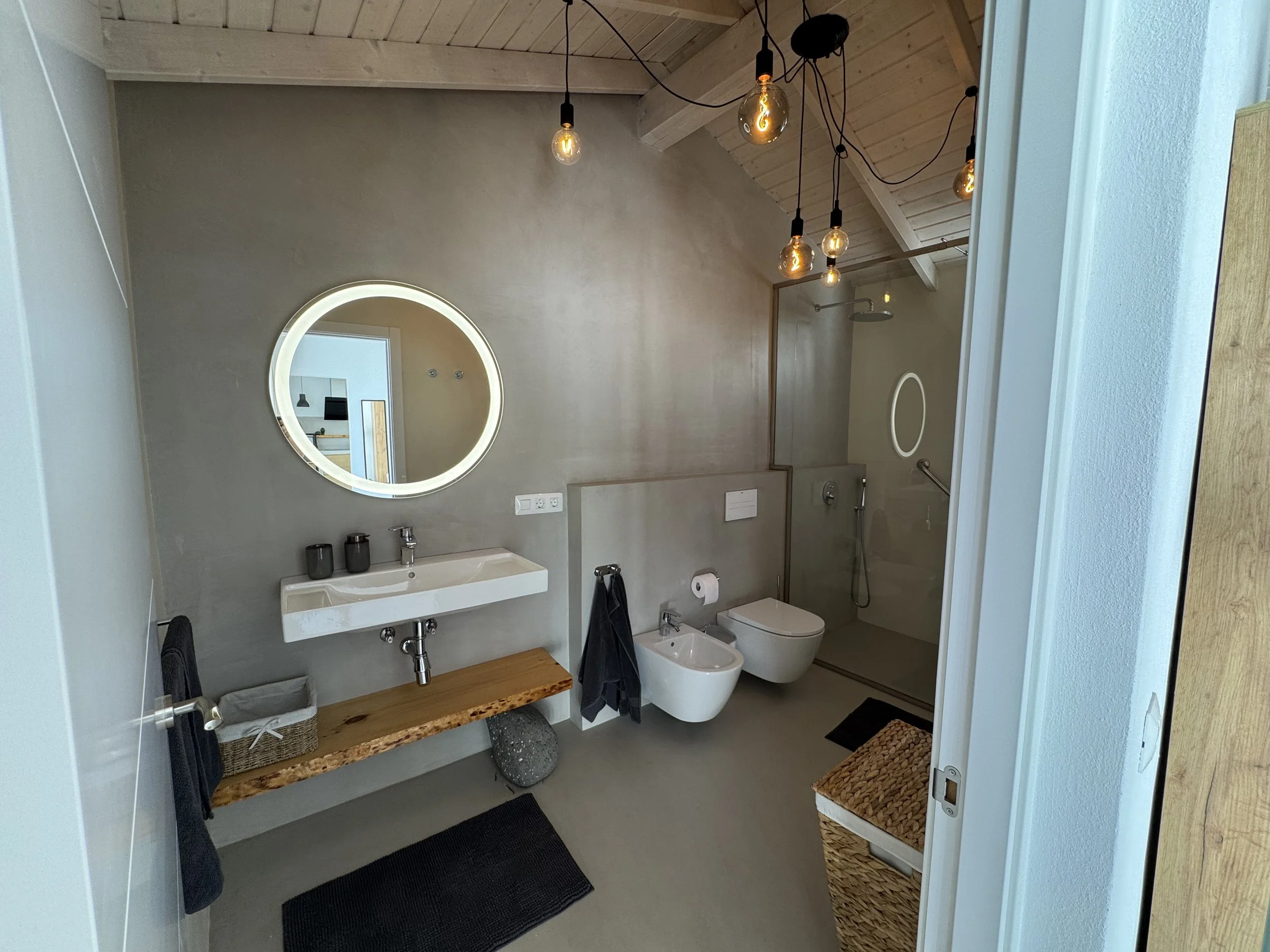 salle de bain éclairée