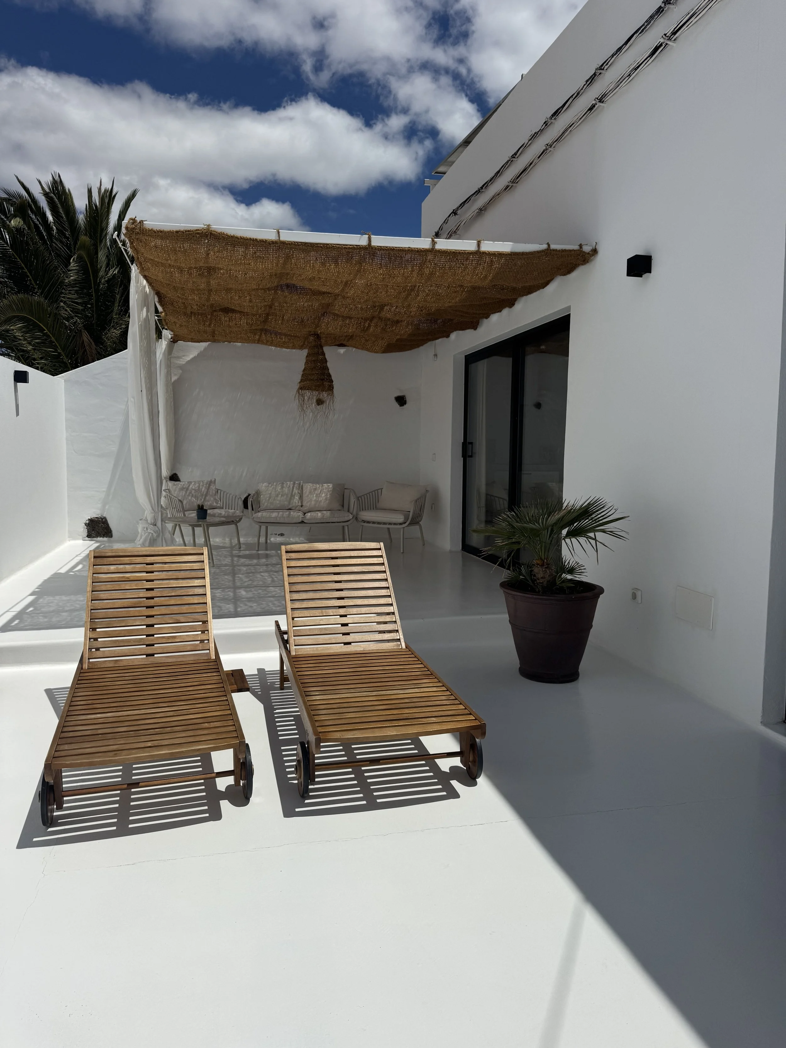 Moderne Möbel auf der exklusiven Privatterrasse