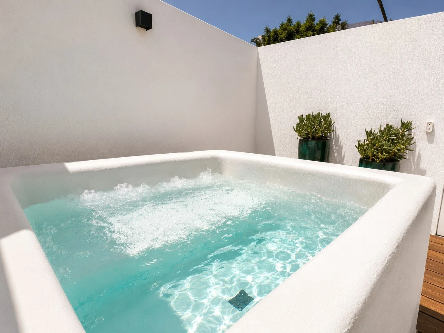 Private outdoor jacuzzi at Casita Luna in Guatiza, north Lanzarote.