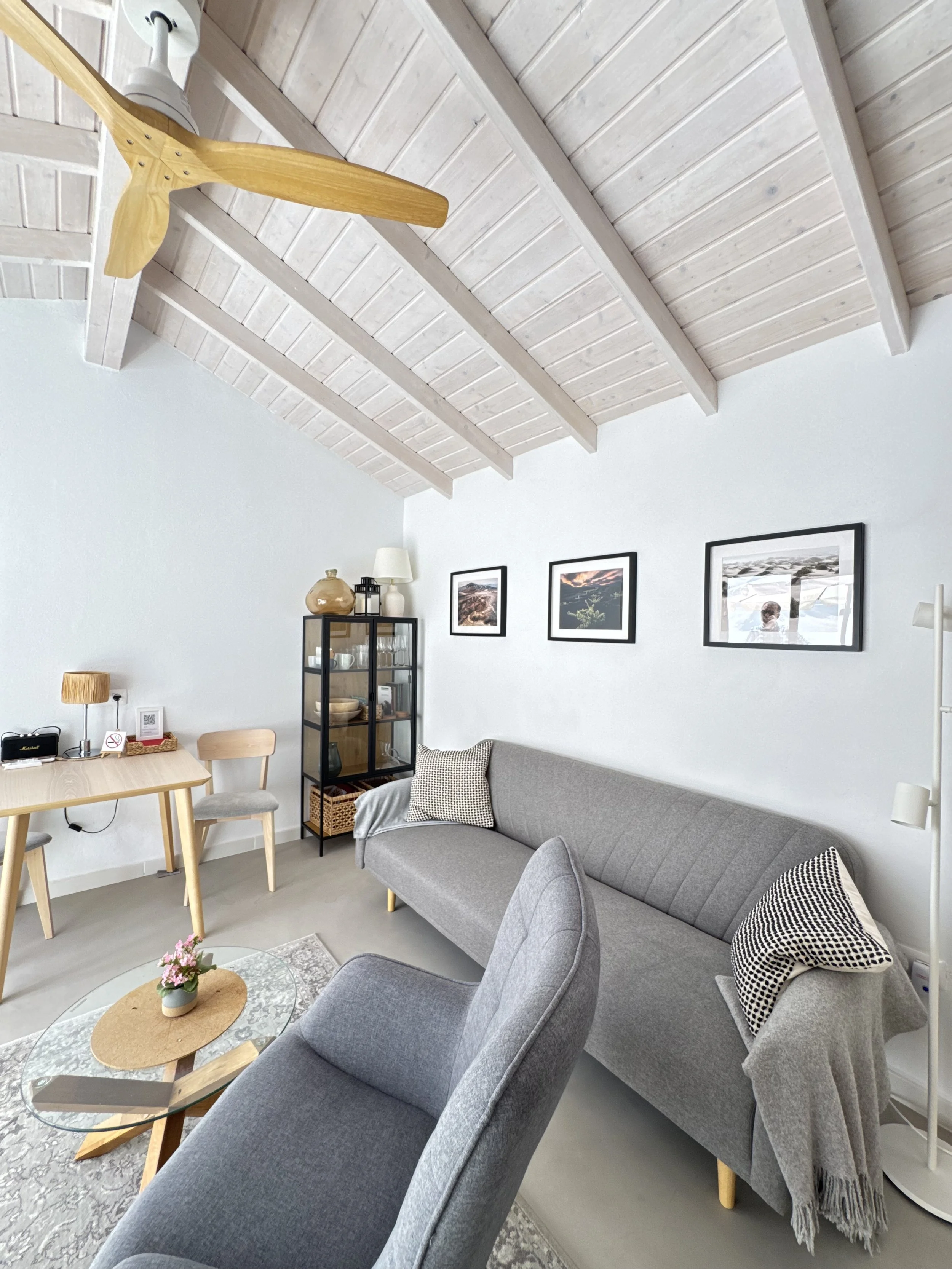 holiday private rent with private pool, private terraces, very high reviews high client satisfaction, cozy intimate, delightful holidays in Lanzarote, satifsying stay in canary islands, beautiful design, attention to details and client service