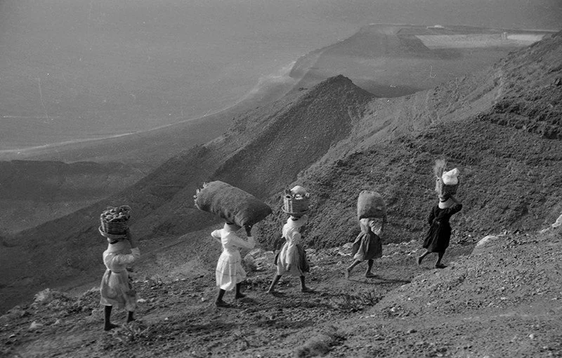 Gracioseras walking the steep Camino de los Gracioseros between northern Lanzarote and the coast.