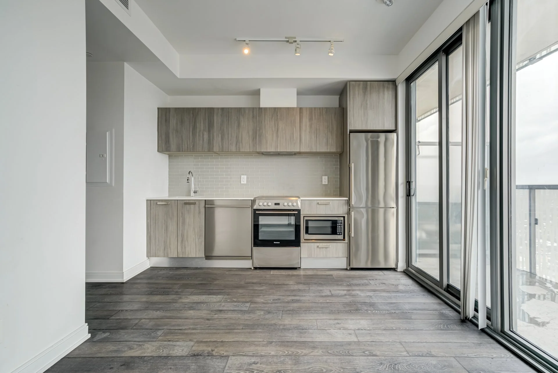 50 Charles St E #3902