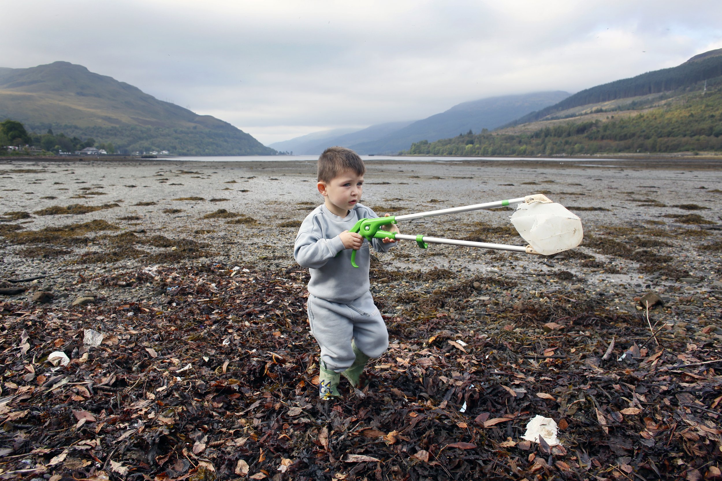 ARROCHAR: PLASTICS POLLUTION:
Beach clean. Theo McAllen 3 helps in the clean up.
