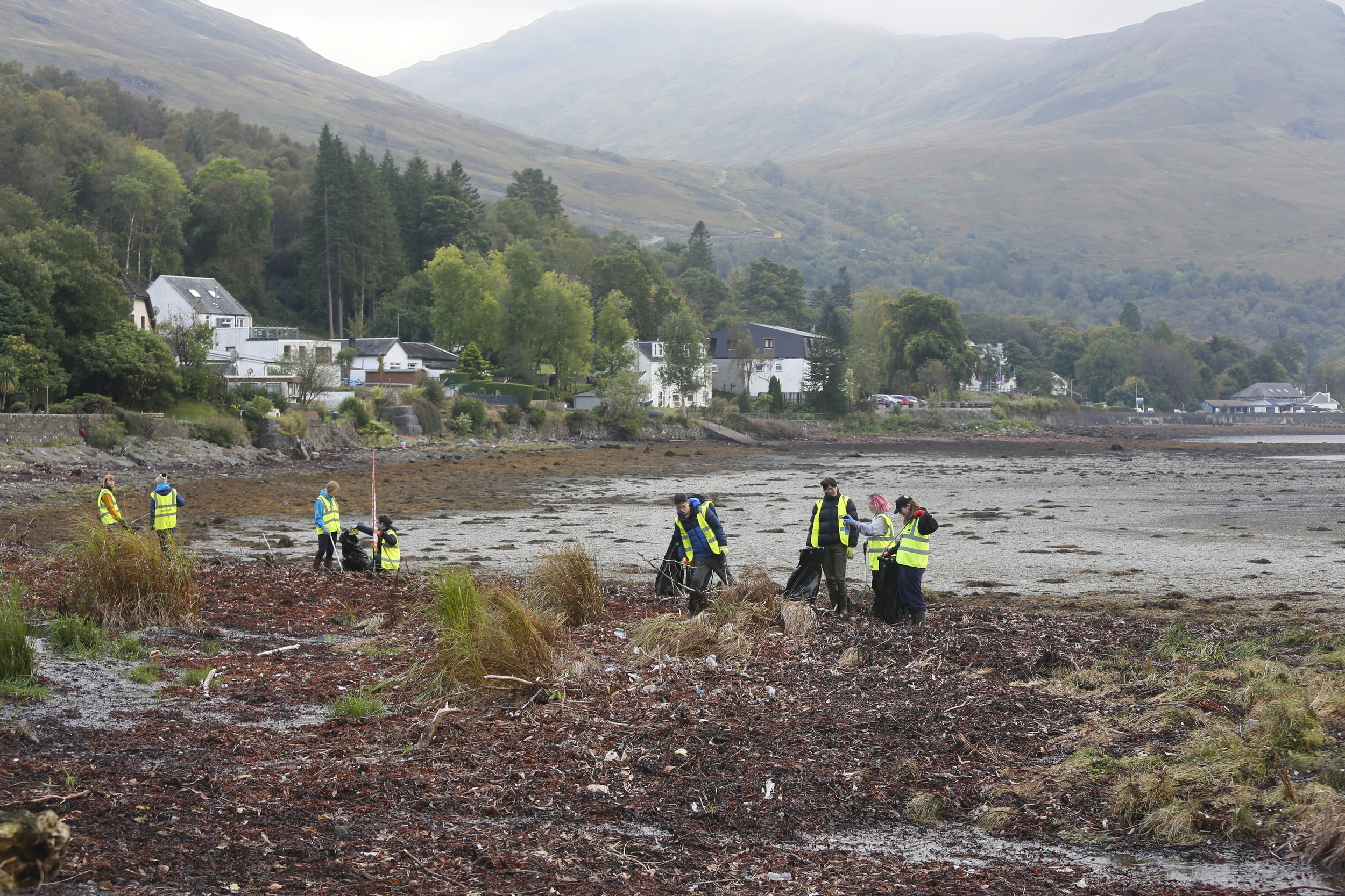 Arrochar beach cleanJ45529.jpg