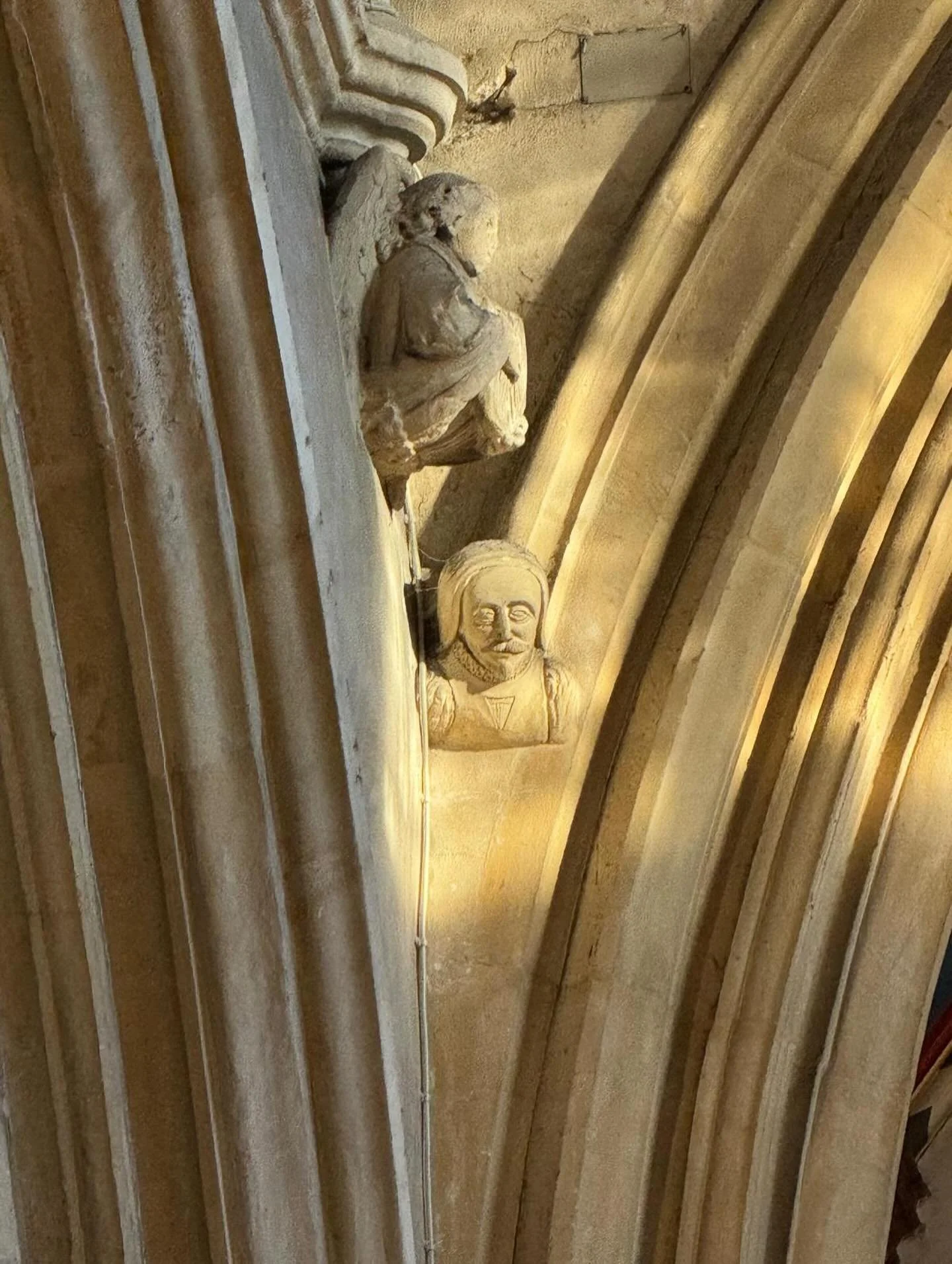 This little chap, basking in the sunshine above the chancel in #thelittlecountrychurchinthecity wants you to join him for epiphany carols with @solis_choir 4pm #today 4th Jan!