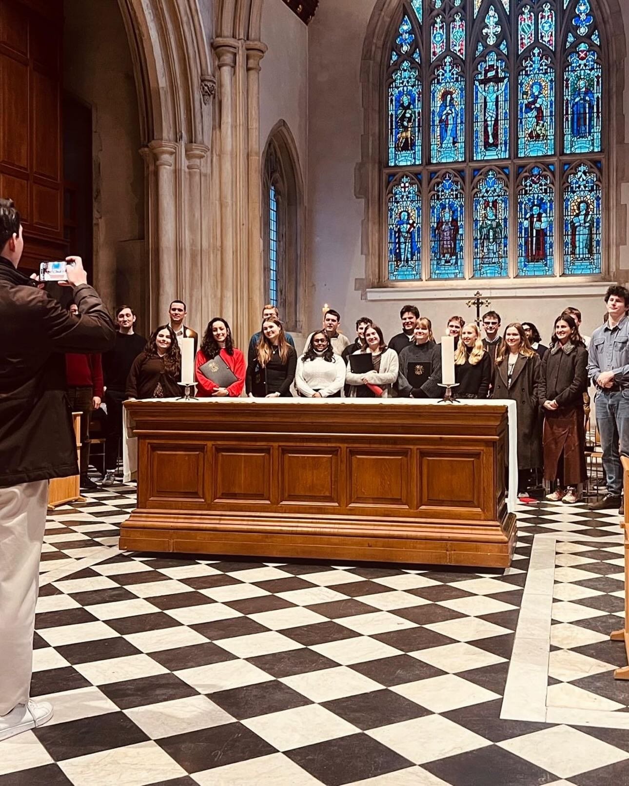 A glorious day of worship in #thelittlecountrychurchinthecity &hellip; Choral Eucharist this morning. And then Choral Evensong with our @solis_choir (pictured) music was Dove, Howells, Stainer, Rees-Trap, and best of all: God is with us and leads us 