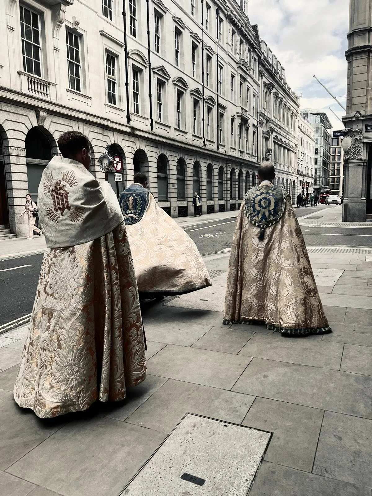 We always carry our faith with us - to work, home, the tube, into the community, down the pub&hellip; this week on #corpuschristi some City Churches (inc St Giles&rsquo;) celebrated this aspect of our discipleship with particular focus - taking the l