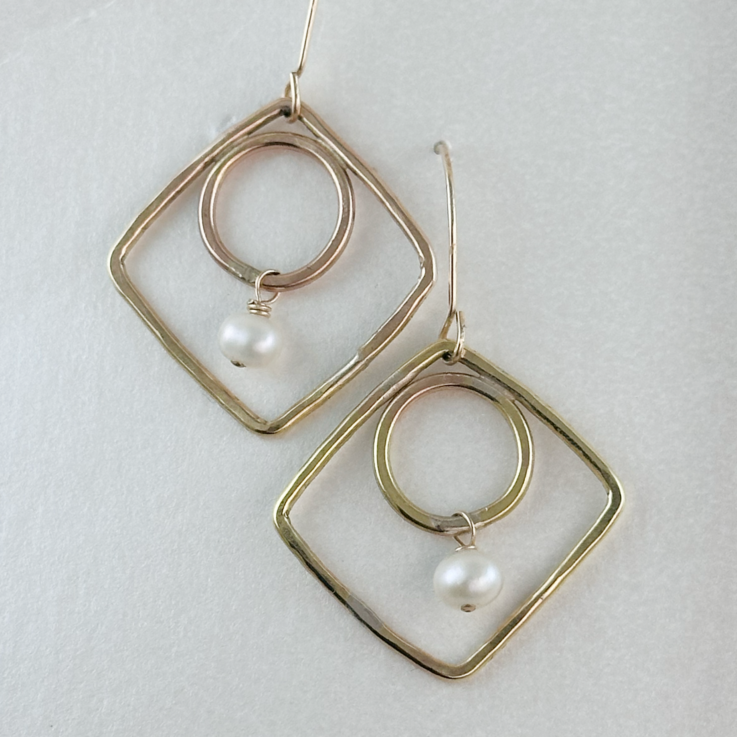 Circle in a Square: Pearl