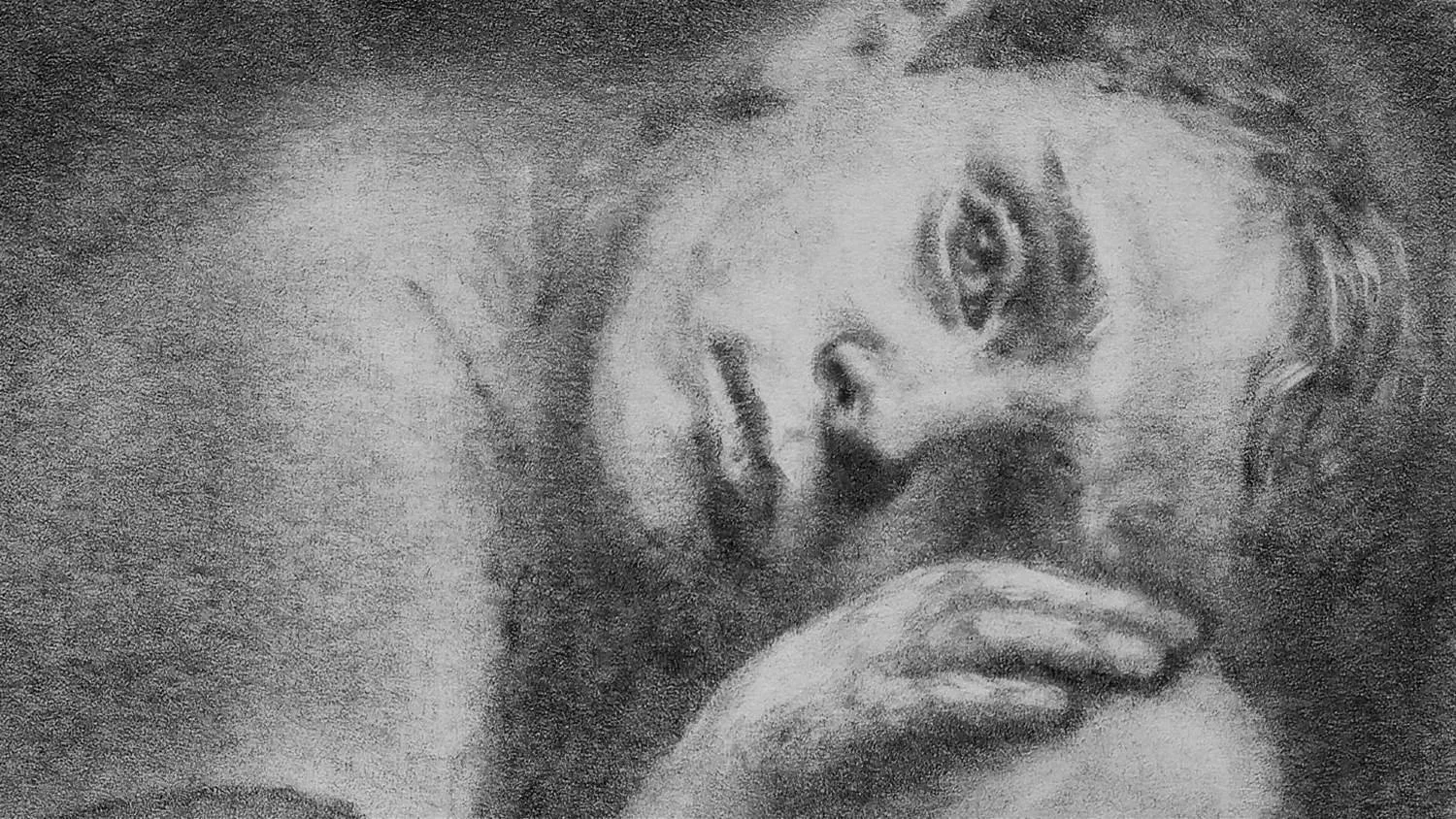 Charcoal detail “EL DESPERTAR DE GULLIVER” by Daniel Perez Cabrera: illuminated child’s face against dark background, suggesting introspection, childhood as origin of masculine constructs, and personal growth.