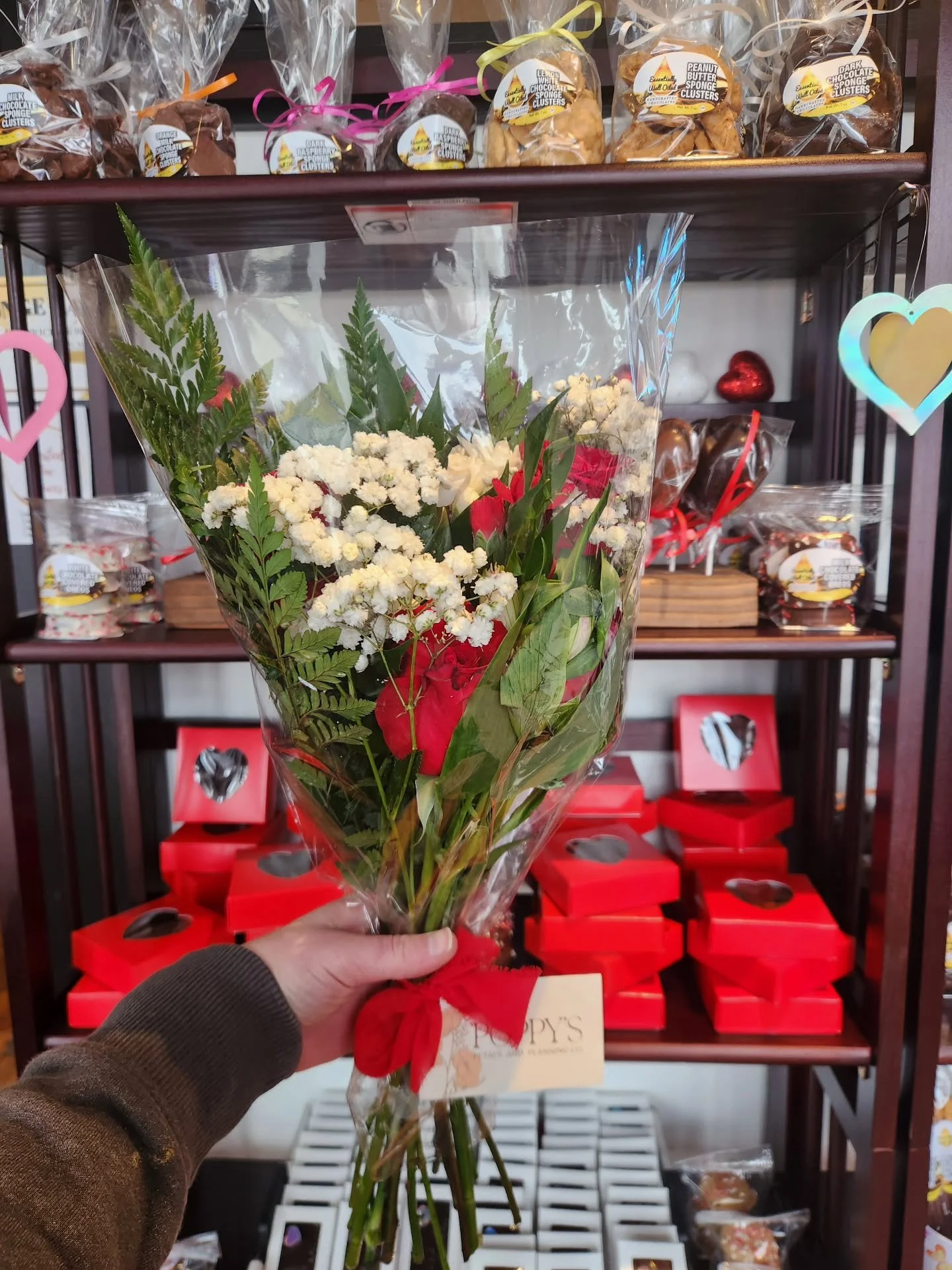 Forgot to pre-order your flowers?🫠
It&rsquo;s okay. We don&rsquo;t judge here.

There are a handful of $25 bouquets waiting for you at Essentially Well Oiled on Main Street in Holland 🌸

While supplies last &mdash; today &amp; tomorrow only 💕 Run.