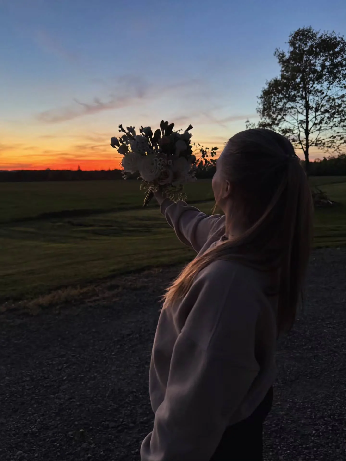 Just me romanticizing my flower-filled life again 🥹