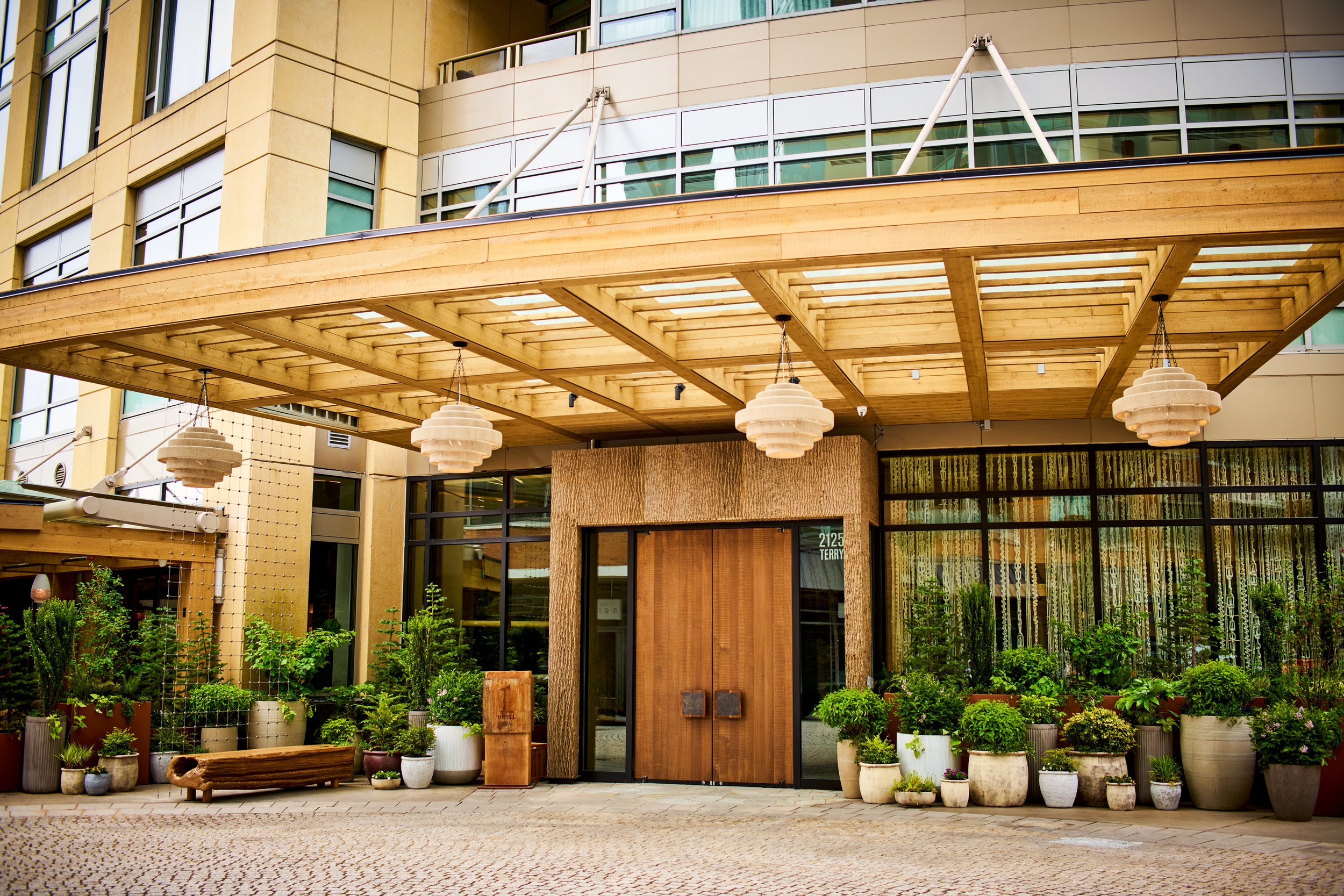 1 Hotel_SEA_Front Entrance_00066V1.jpg