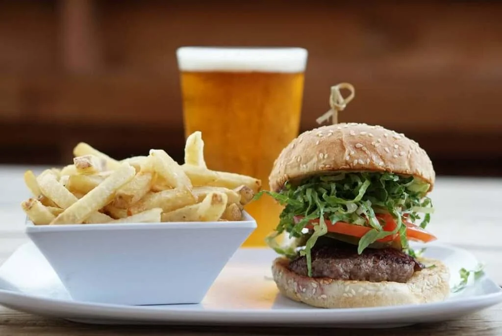 Uneeda Burger to Offer Free Classic Burgers for National Hamburger Day, May 28