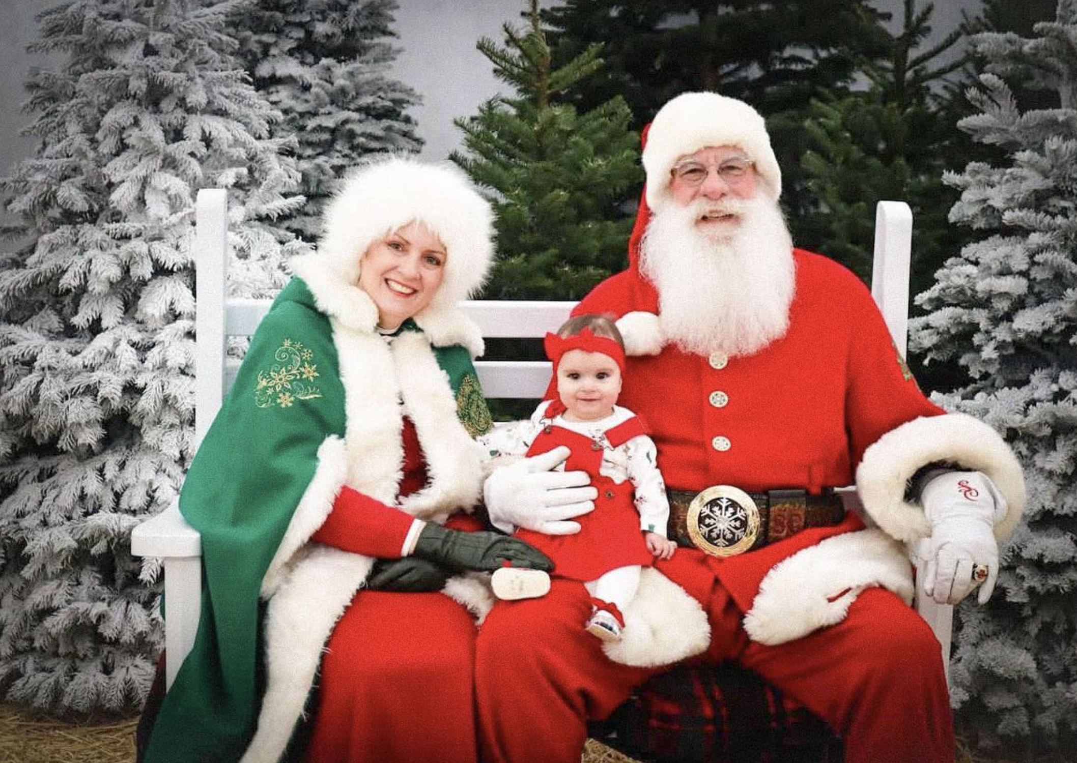Santa and Mrs Clause.png