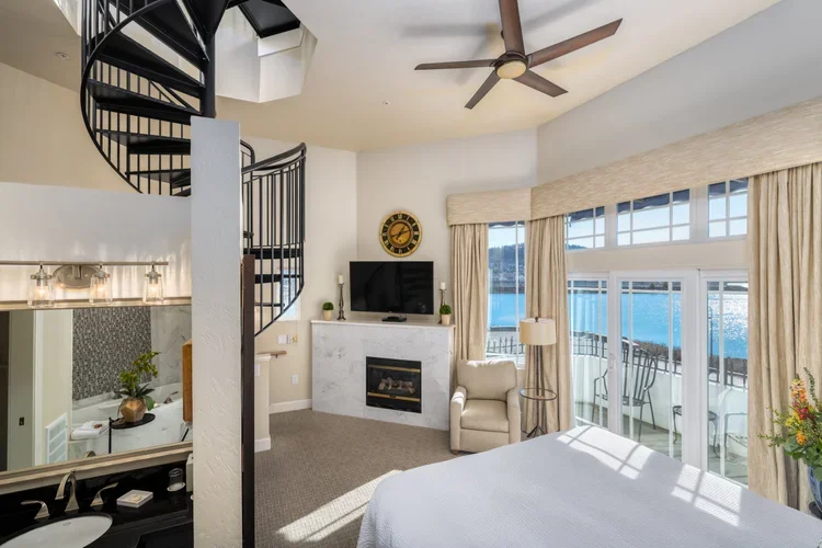 Hotel+Bellwether+Lighthouse+Suite--17.webp