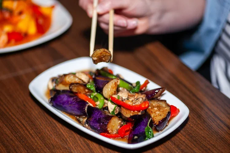 12_18_25_Mango_Thai_Cuisine_&_Bar_Restaurant_SeaTac-17.webp