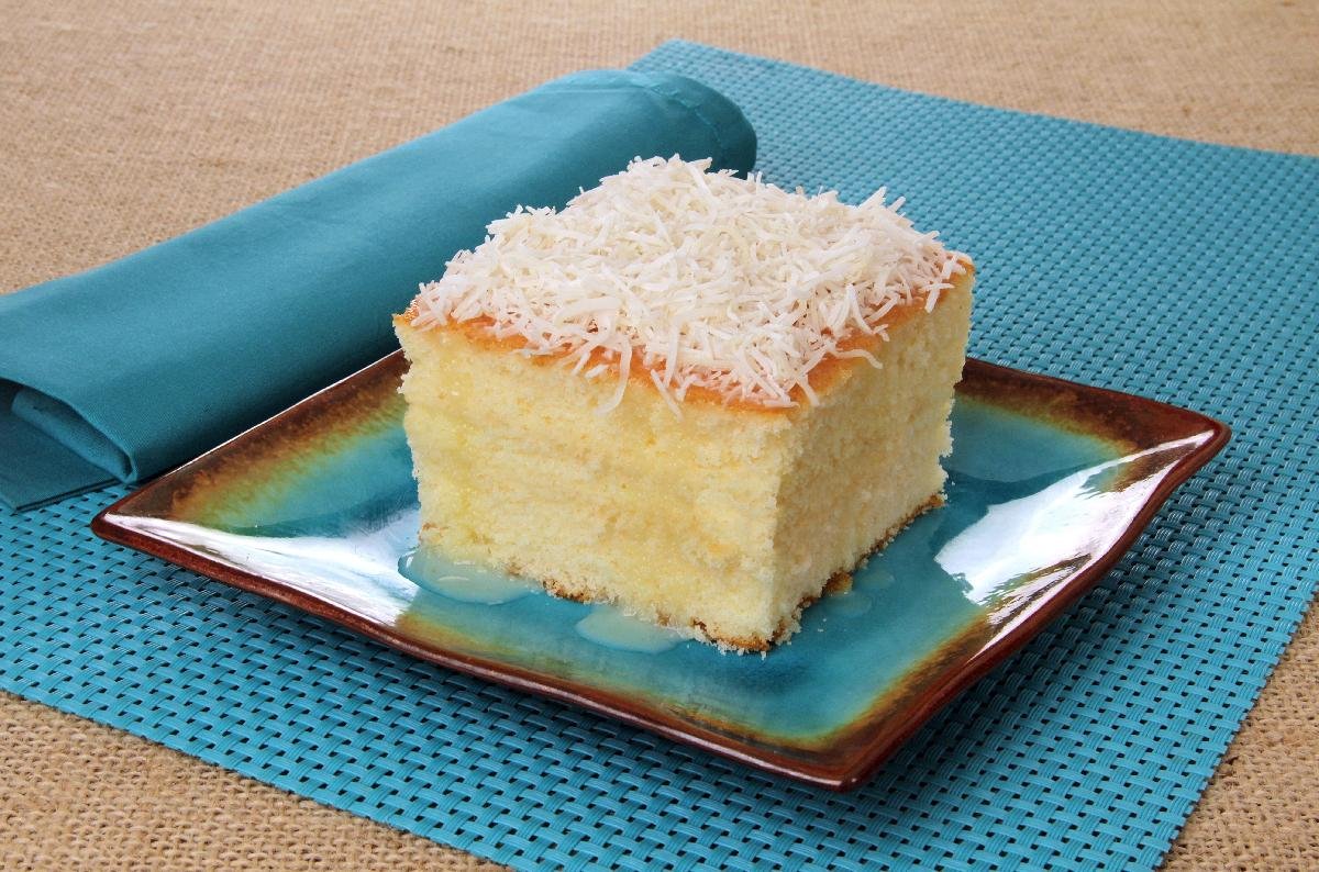 Receita de Bolo Húmido de Coco e Iogurte: apenas 3 ingredientes
