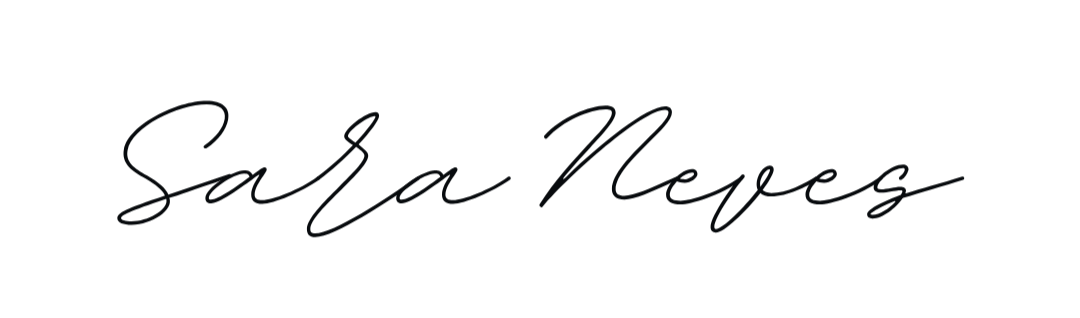 Logo com o texto 'Sara Neves' em letra cursiva escura sobre fundo transparente.