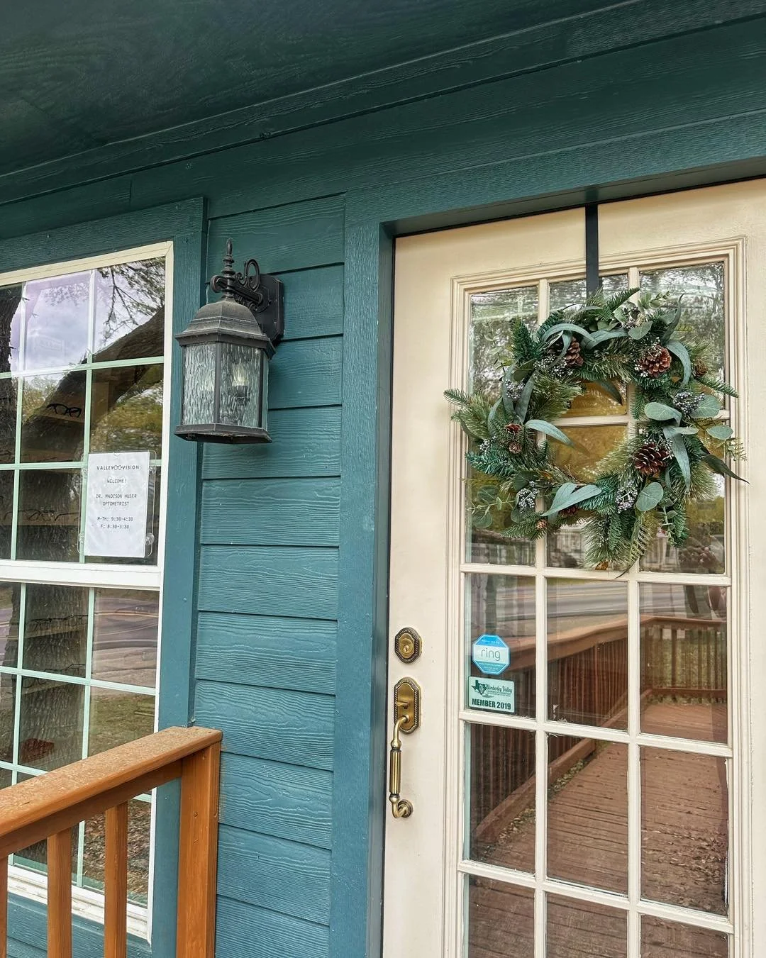 Closing early today! Happy Easter weekend to you all! Book your appointments online- LINK IN BIO! ✨

See ya Monday!! 🤓