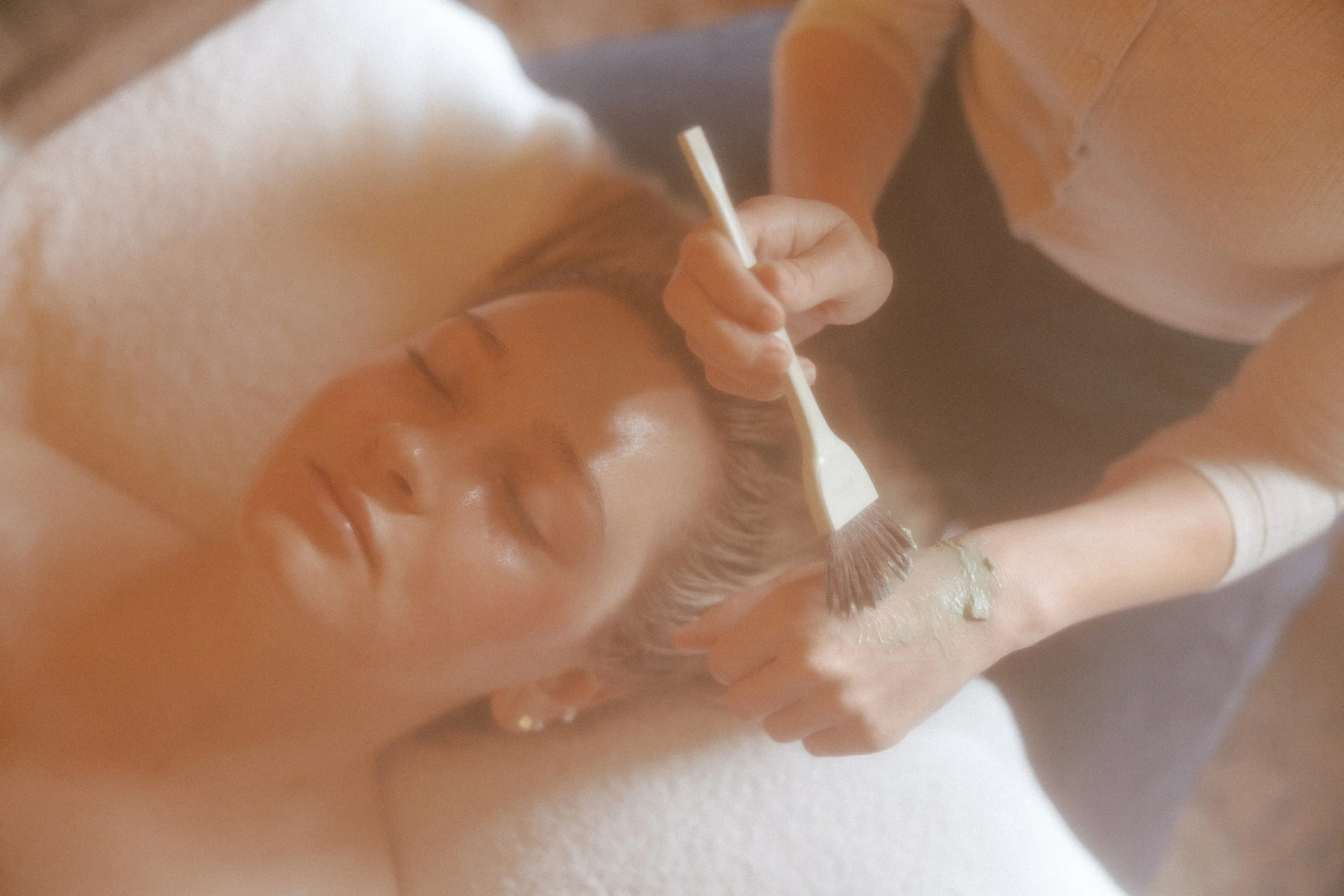 Meet Andrea, the heart behind Sundara Skincare in Burlington, VT. With a deeply personal, whole-person approach to clean beauty, Andrea specializes in custom facials for acne-focused and anti-aging concerns, helping clients understand their skin and 