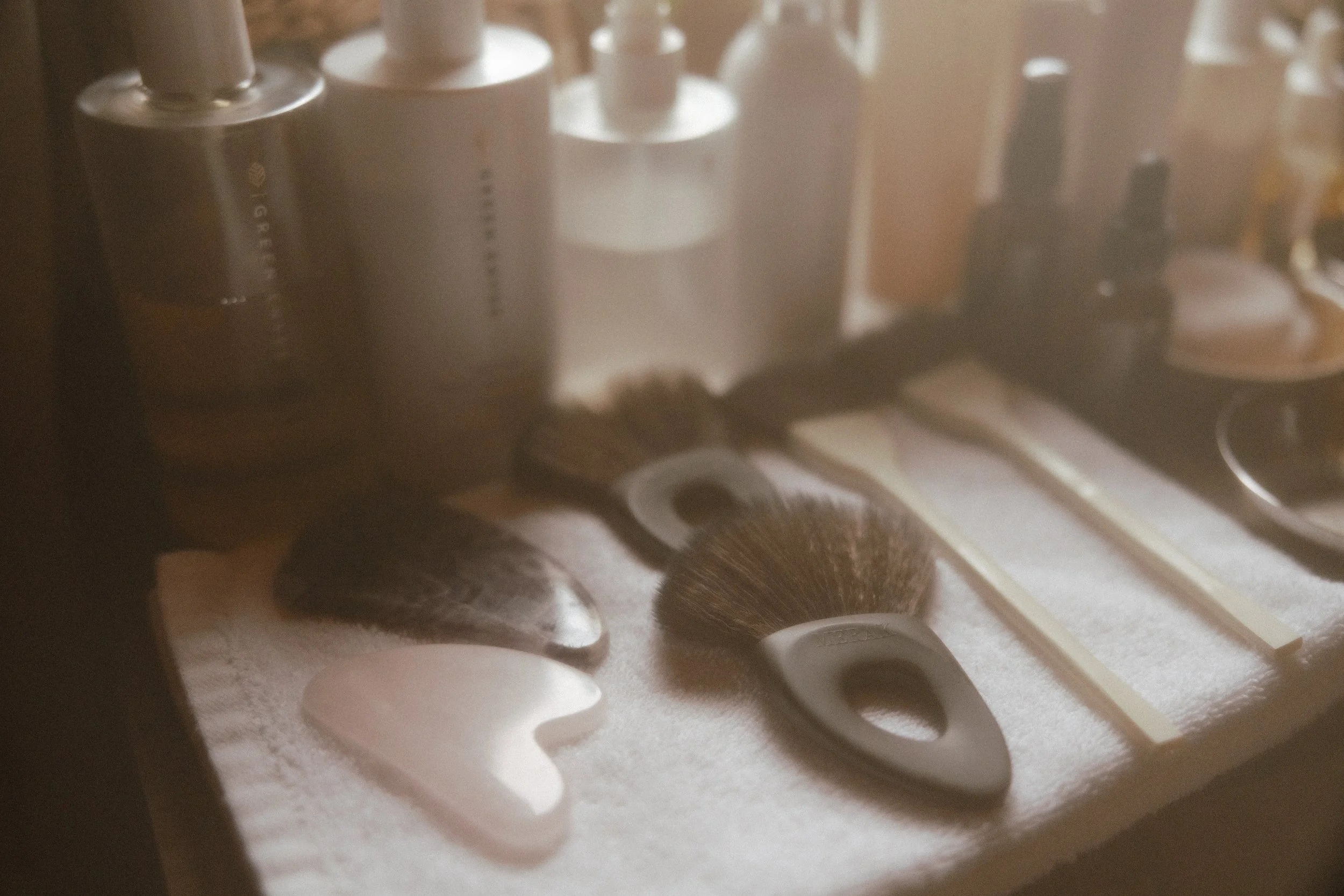 Sundara Skincare uses only clean, organic skincare products carefully selected to treat dehydrated skin, persistent acne, and the early signs of aging at the root, not just the surface. Clean beauty the way it was meant to be.
