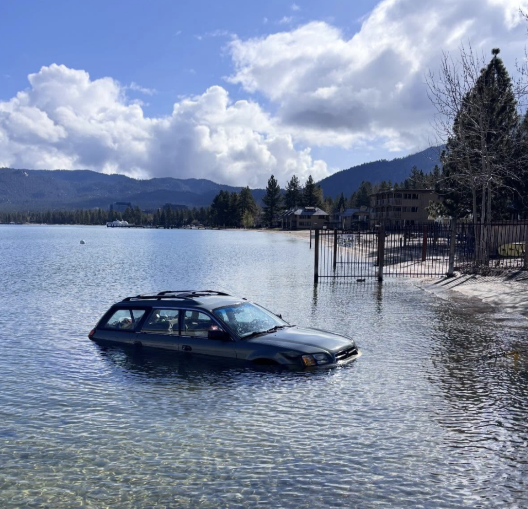 SUBARU TERMINA EN EL LAGO TAHOE TRAS INCIDENTE EN TIMBER COVE