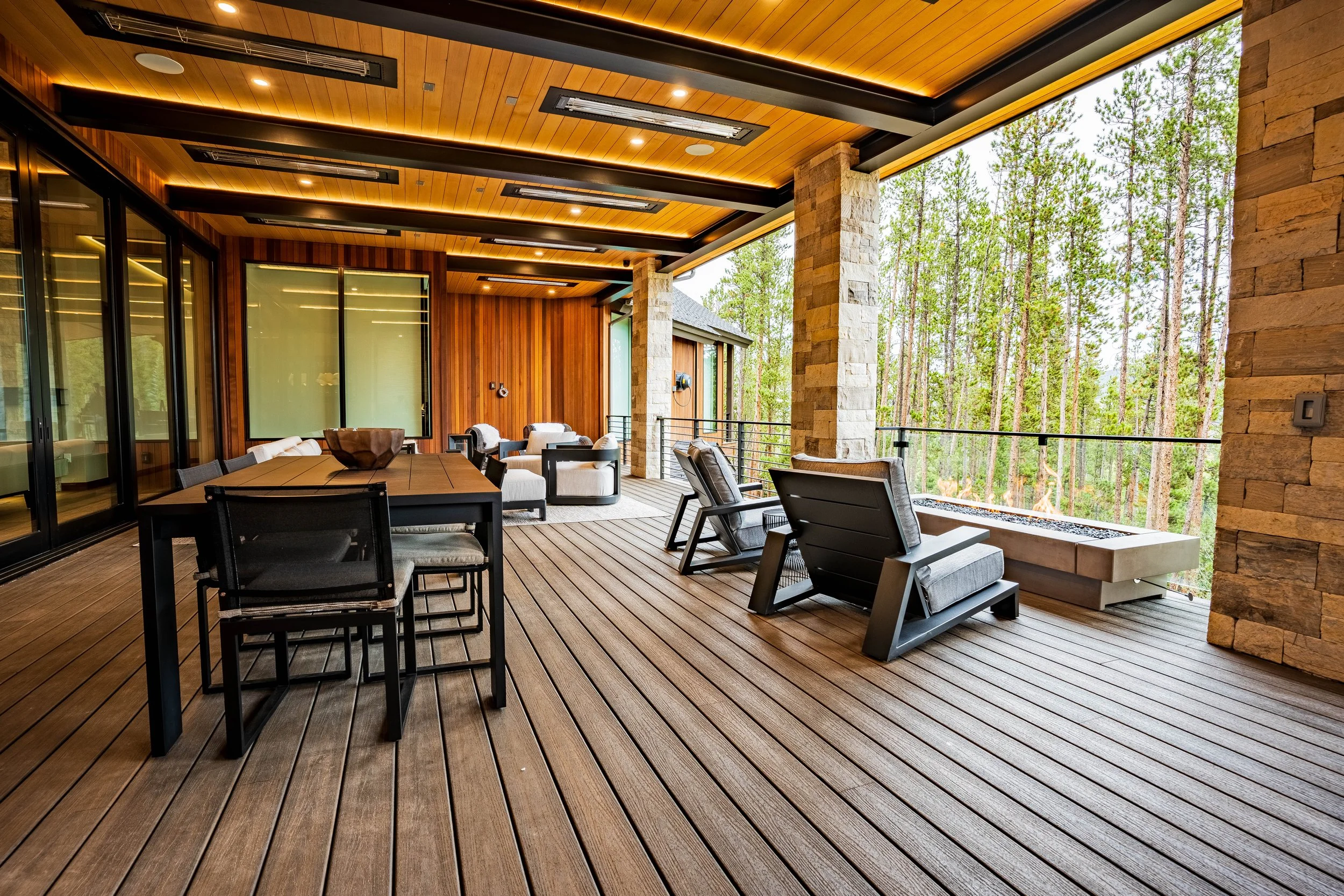 outdoor balcony2.jpg