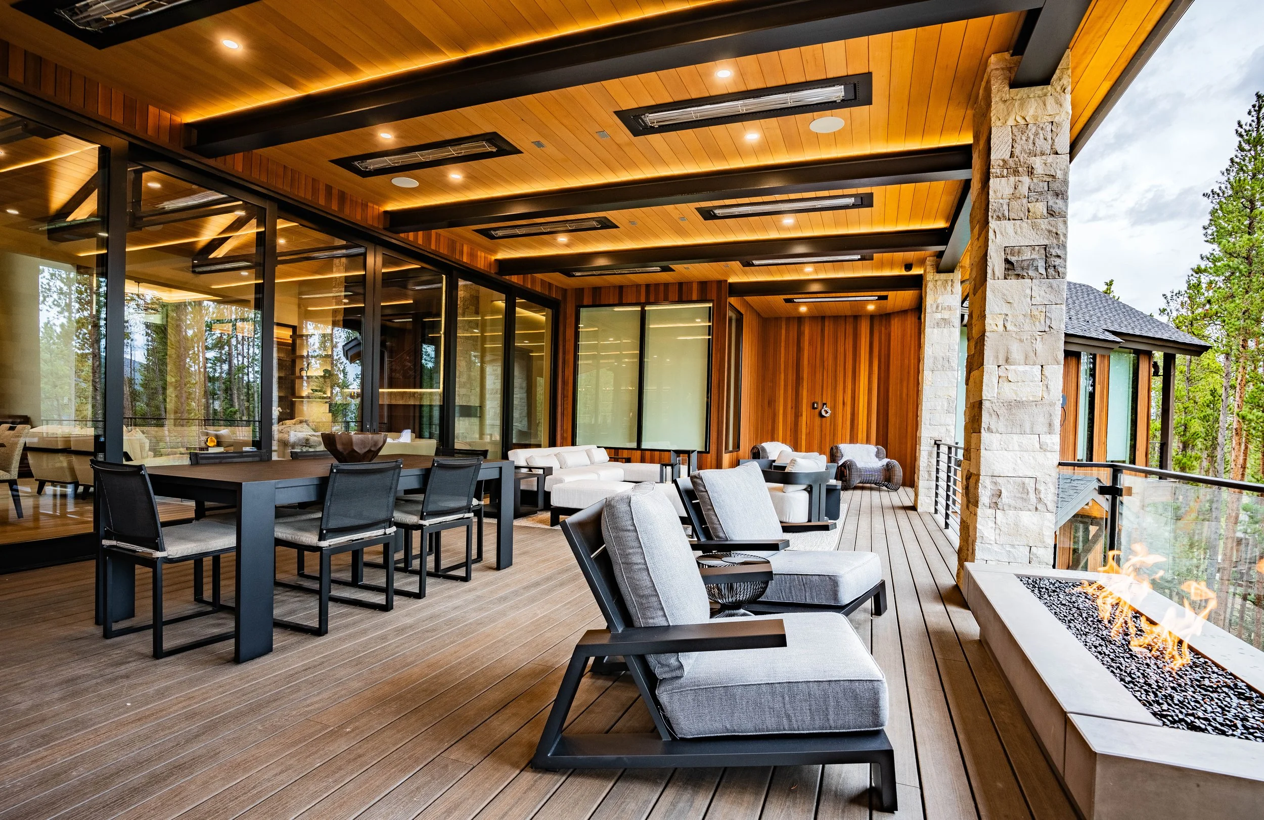 outdoor balcony3.jpg