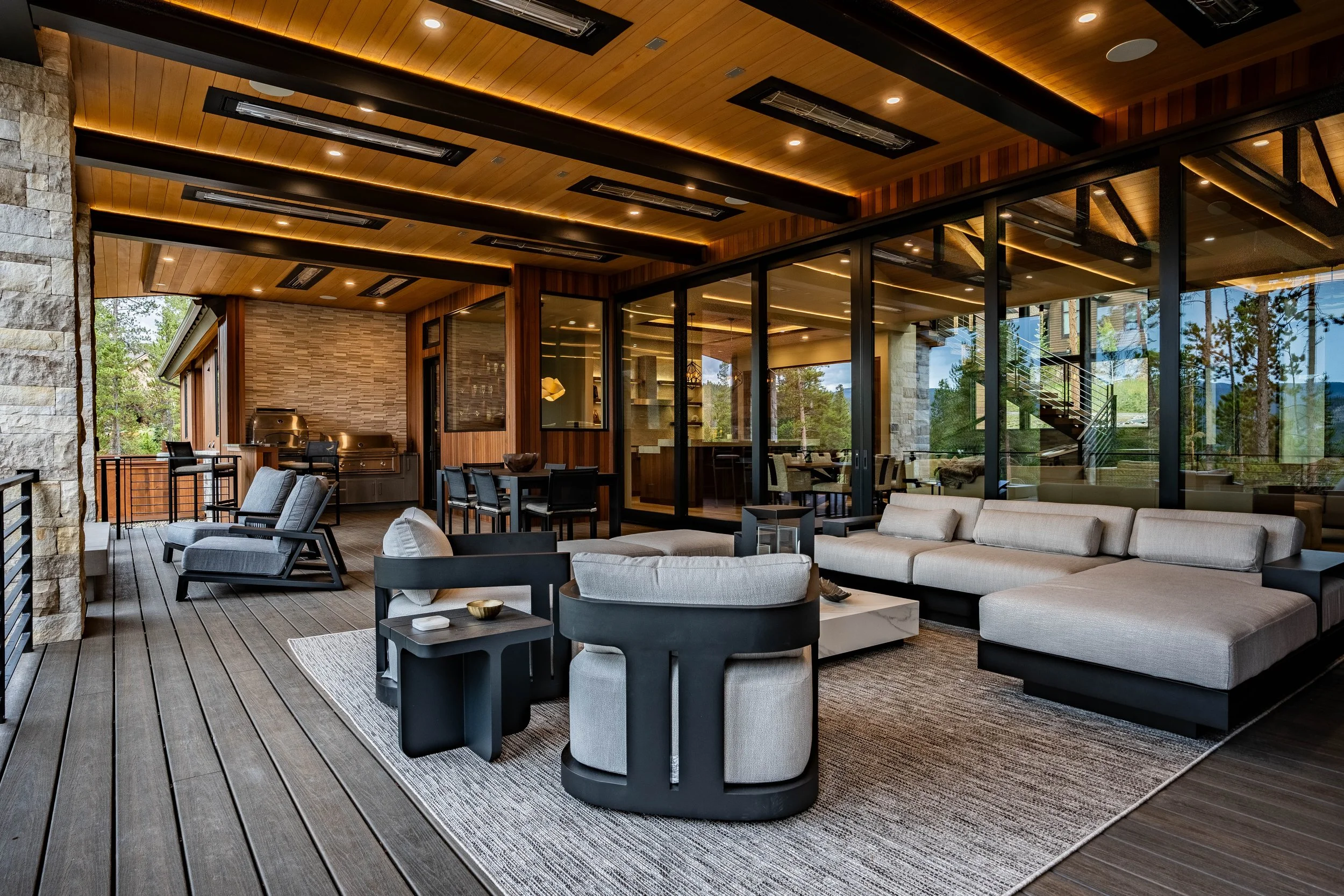 outdoor balcony1.jpg