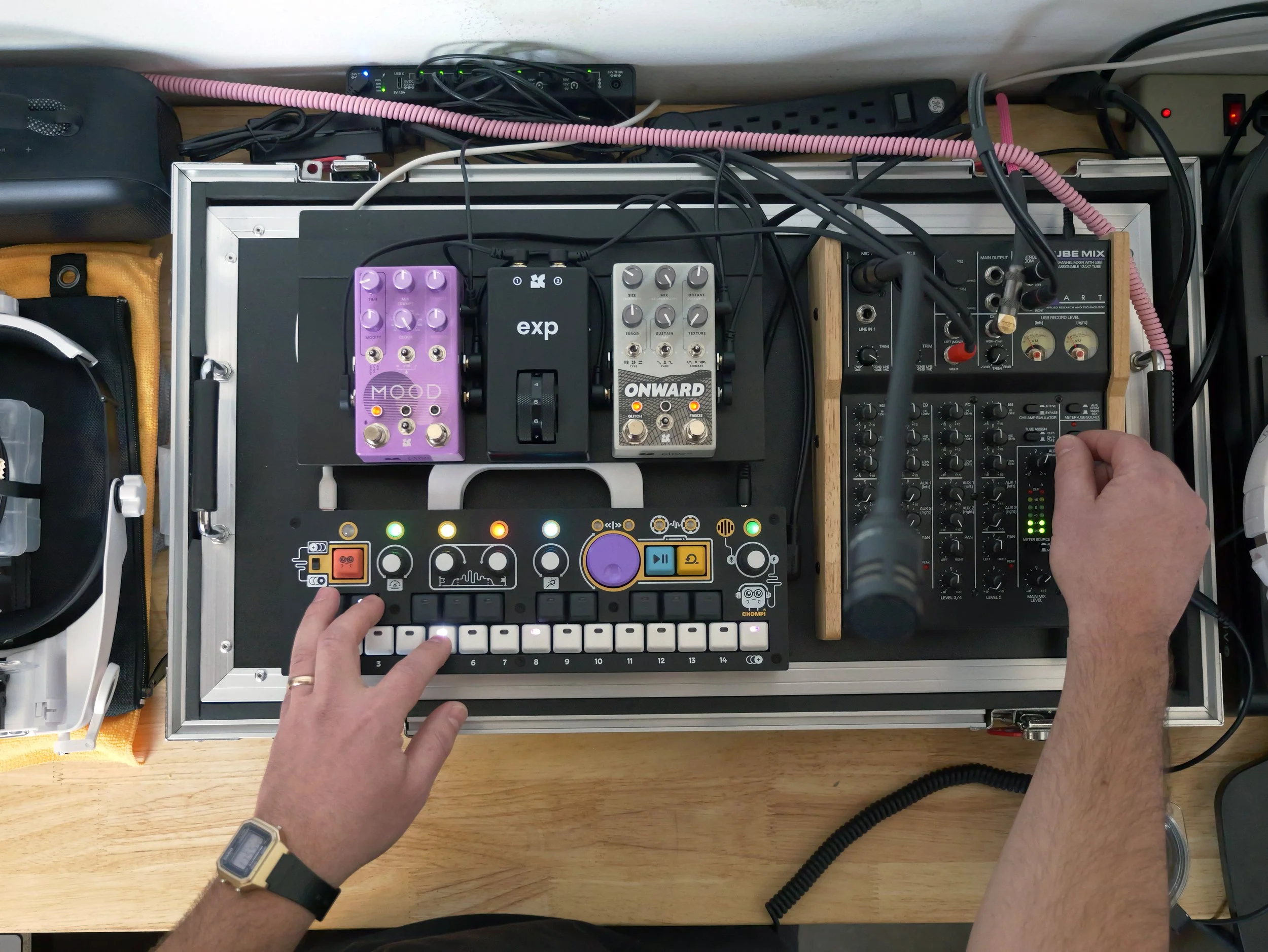 Chase Bliss and Chompi club testing station.