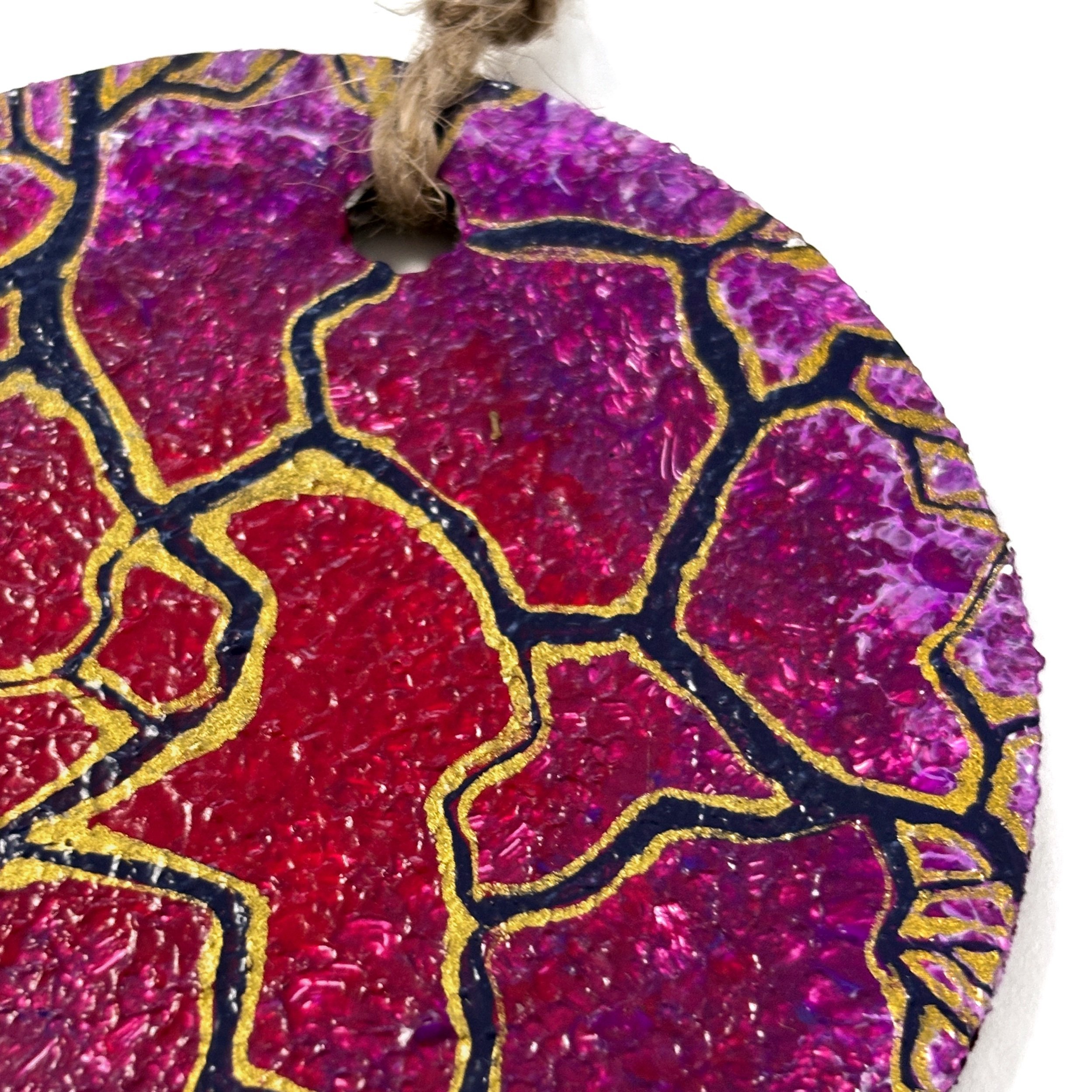 Kintsugi-Ornament-Inima-Reintregita-Carton-Ondulat