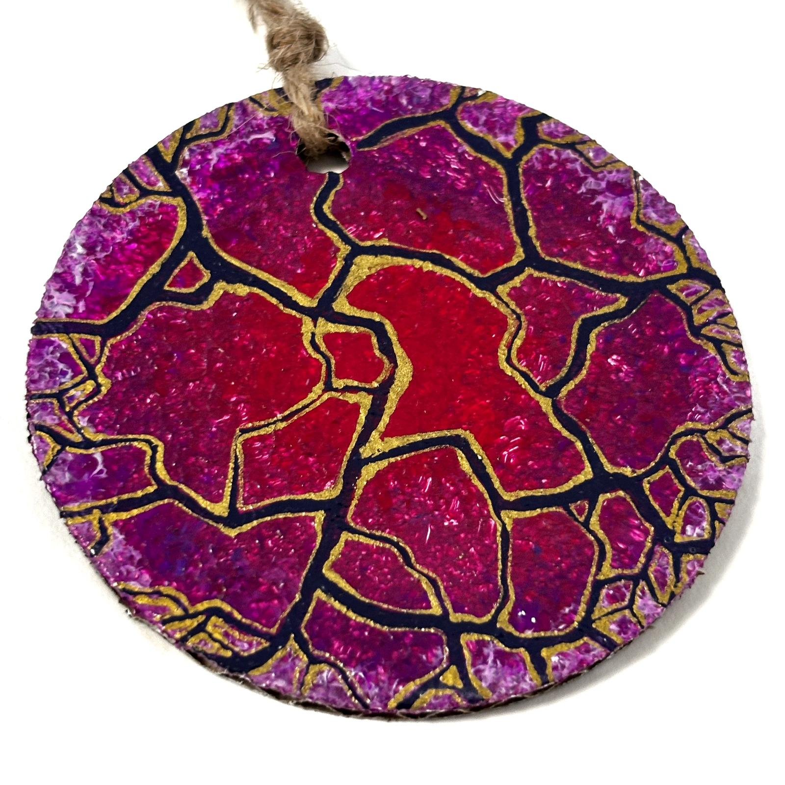 WhatsApp Image 2025-12-06 at 09.26.06 (Kintsugi-Ornament-Inima-Reintregita-Carton-Ondulat-31).jpeg