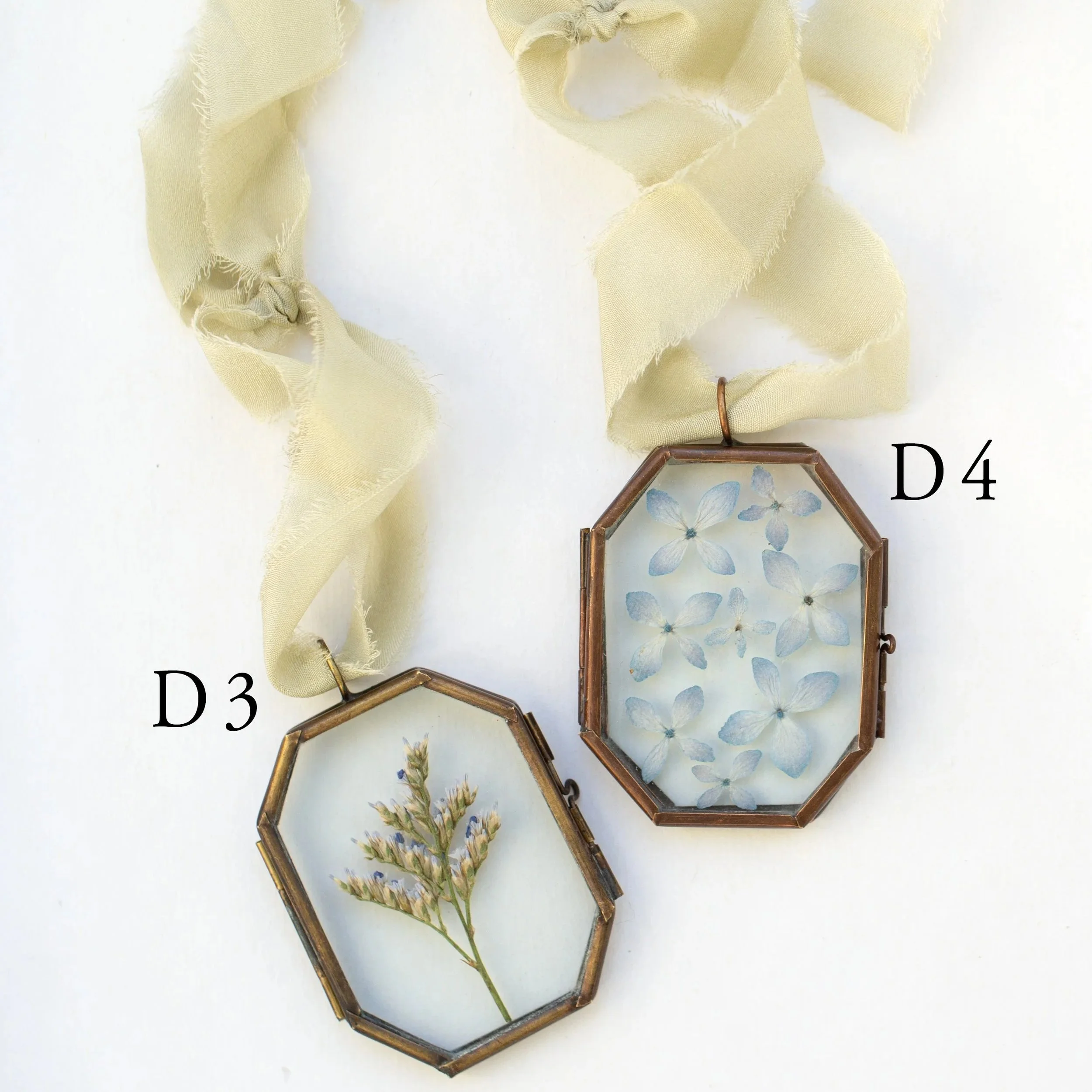 Vintage Glass Locket Ornament - Dew Silk