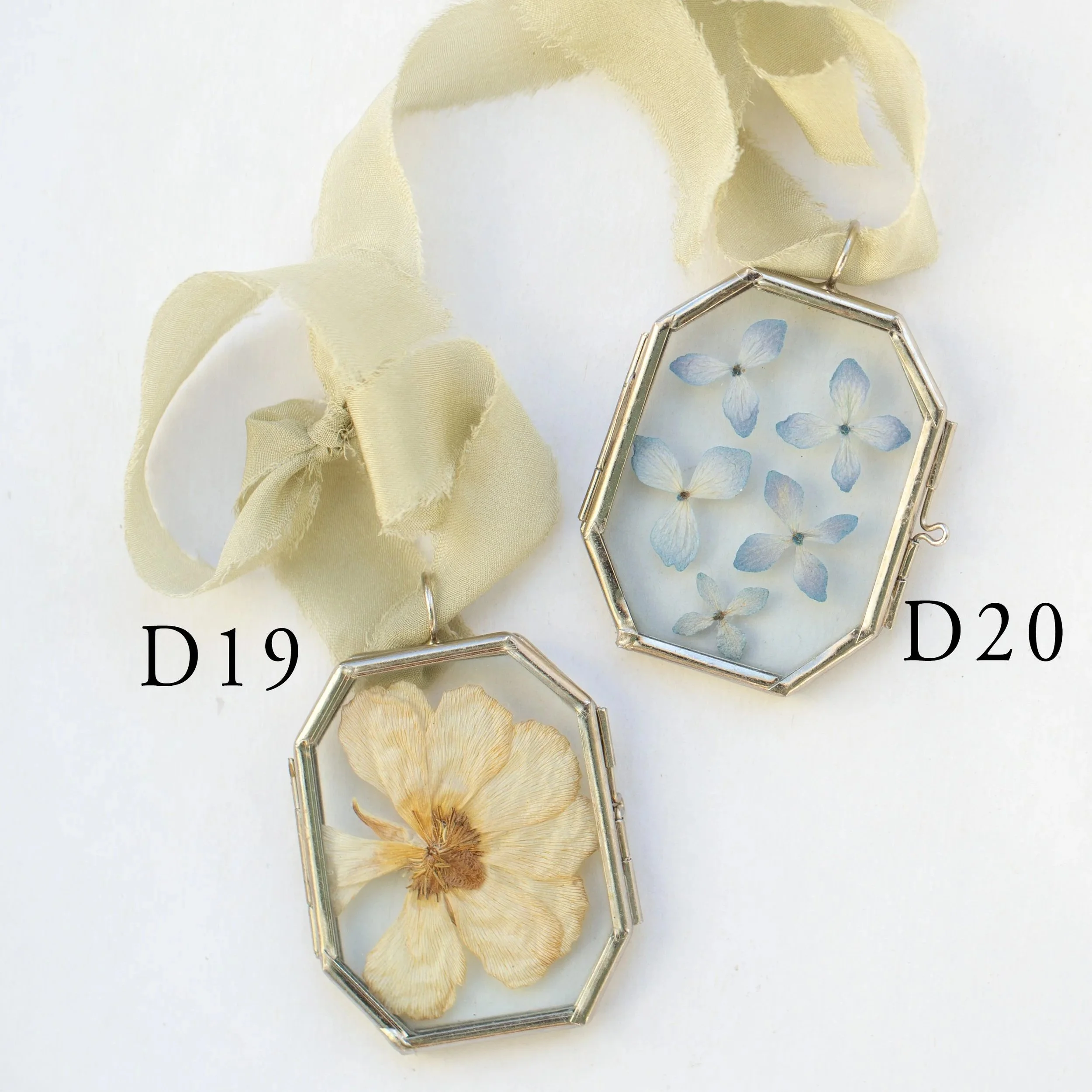 Vintage Glass Locket Ornament - Dew Silk