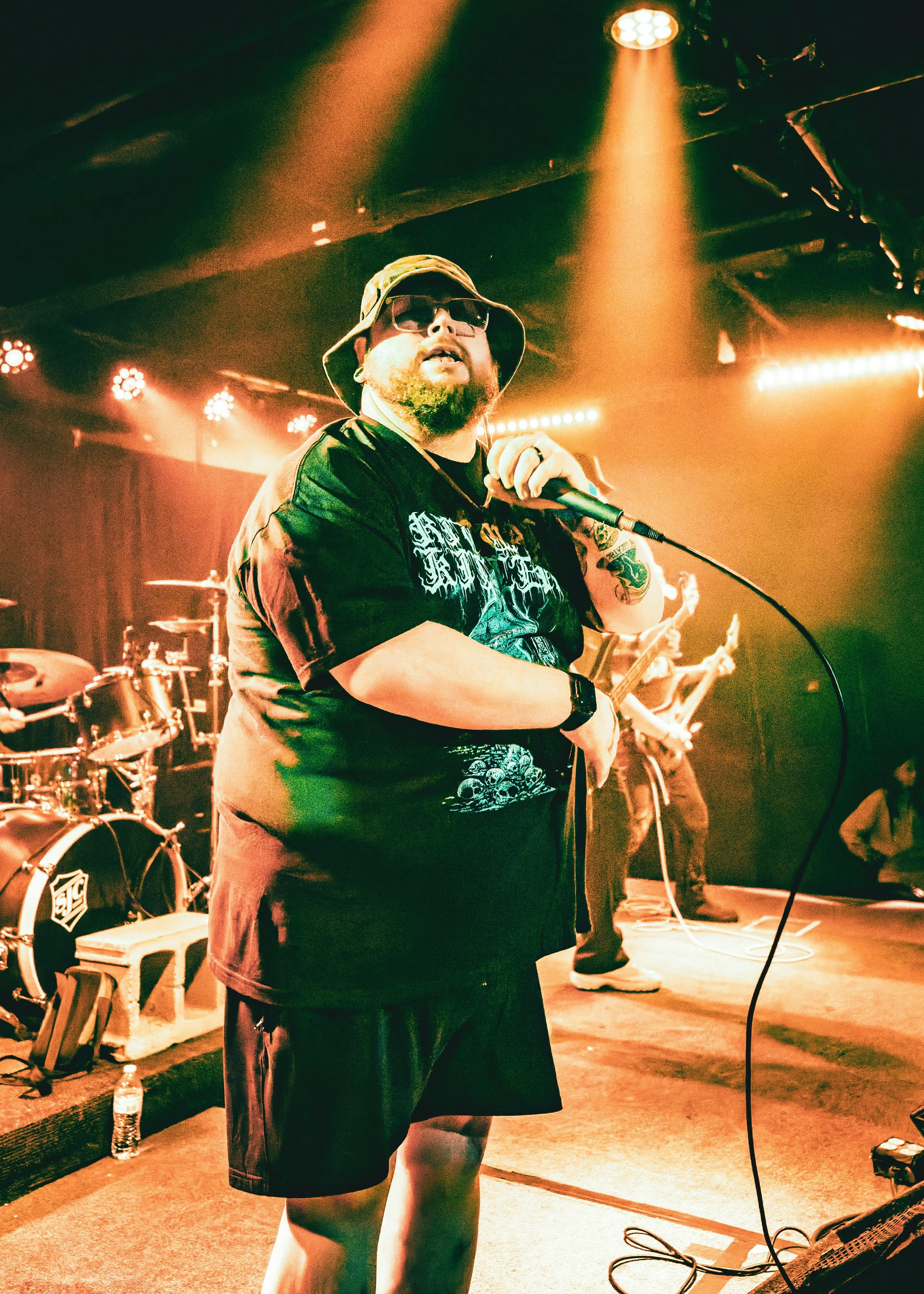 Chained-14885-285-1-143.jpg