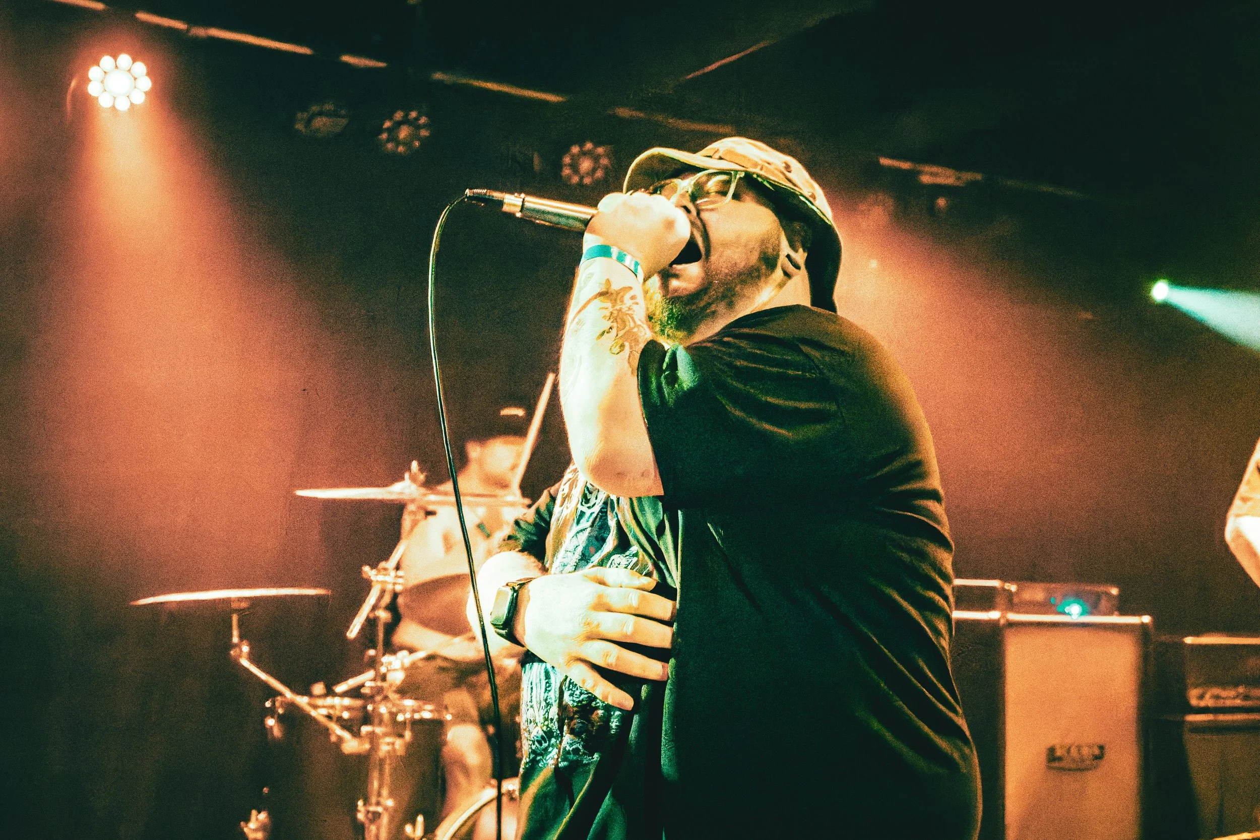 Chained-14884-283-1-142.jpg
