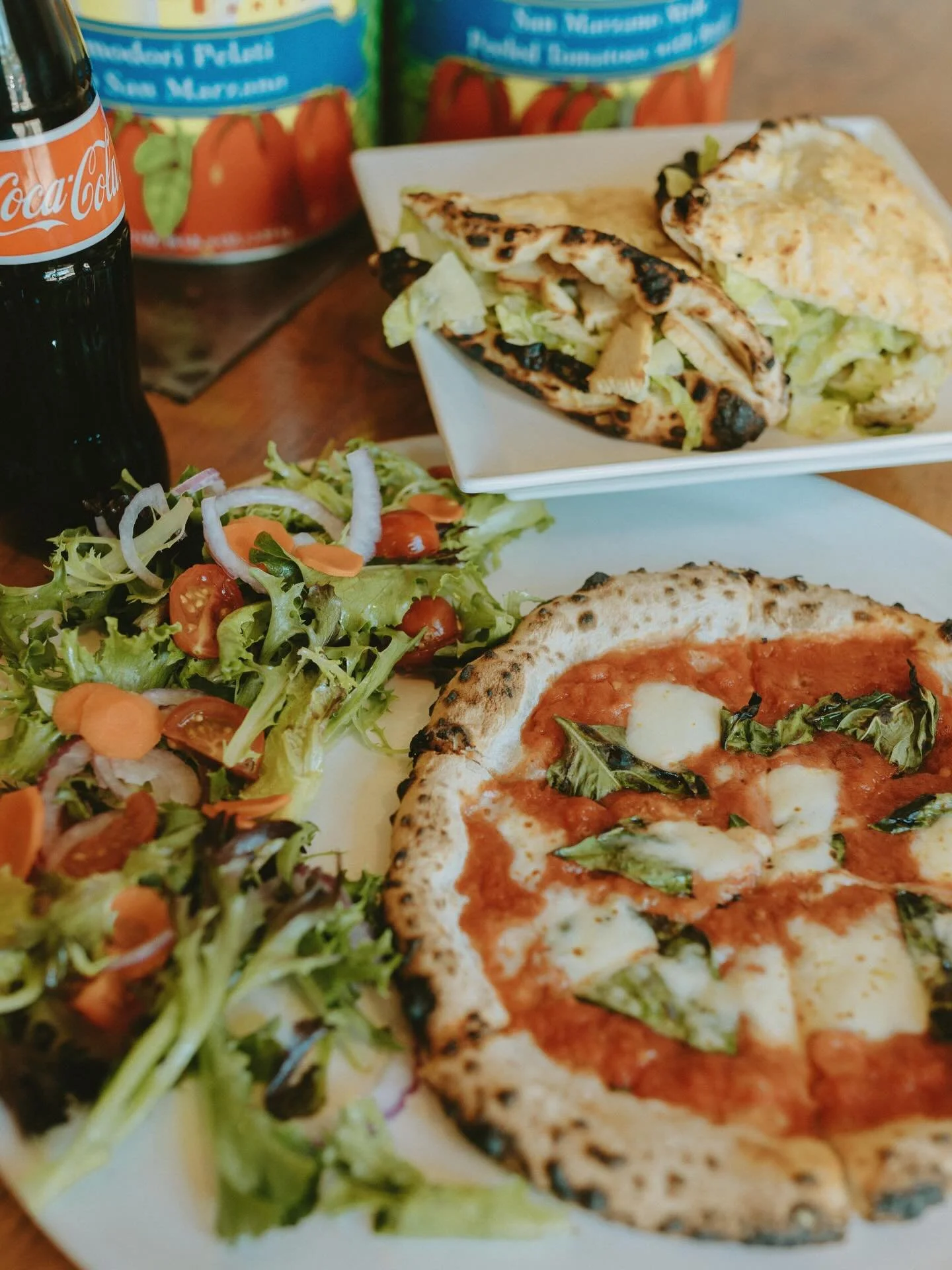 ❄️☃️Snow Days call for Hot Lunch! Come try our Lunch Special, or any of our delicious wood fired sandwiches. Available 12pm-3pm! 🍕🥗