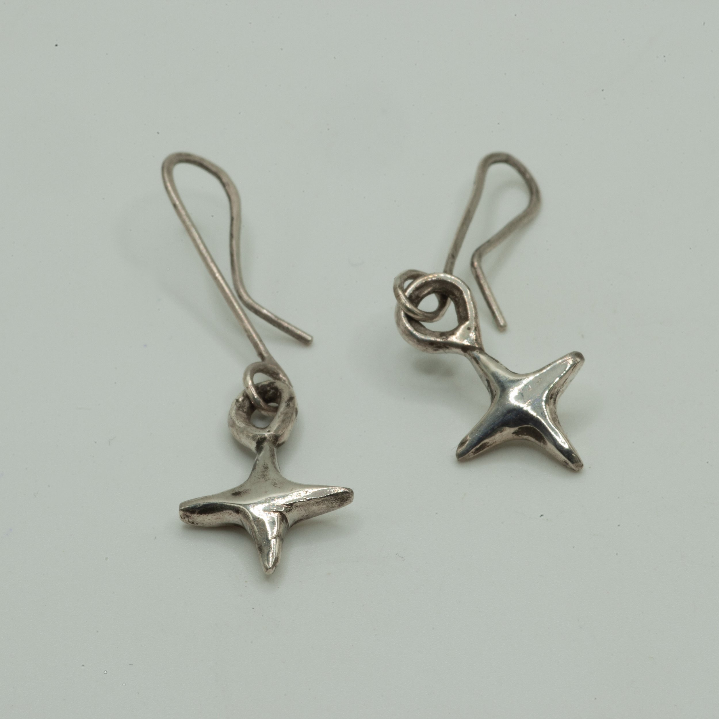 small solid star earrings