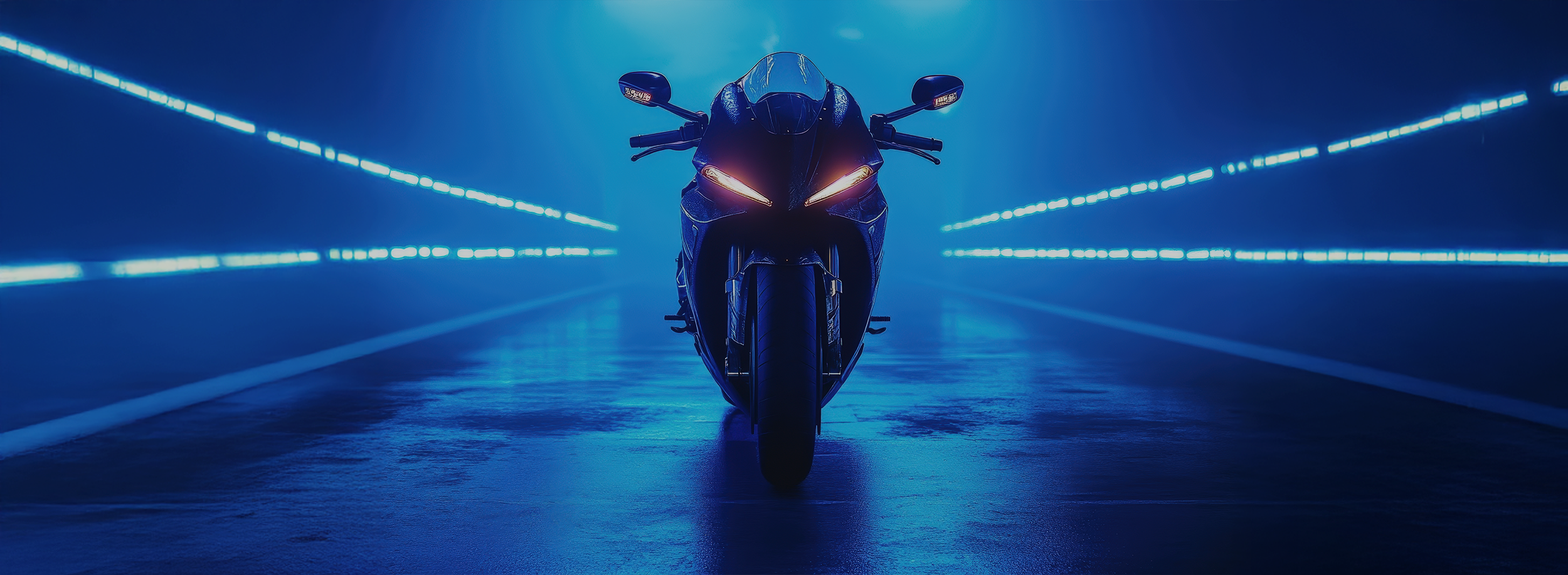 Motocicleta deportiva negra en un túnel con luces azules.