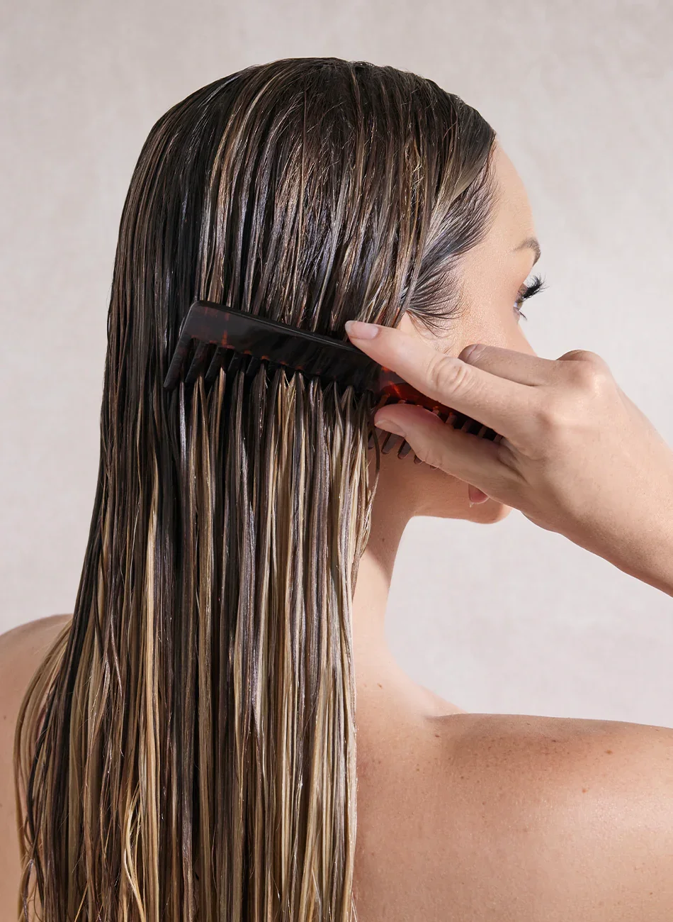 Stylized_7SECONDS_Detangler_HairDetailAlt_1080x.webp