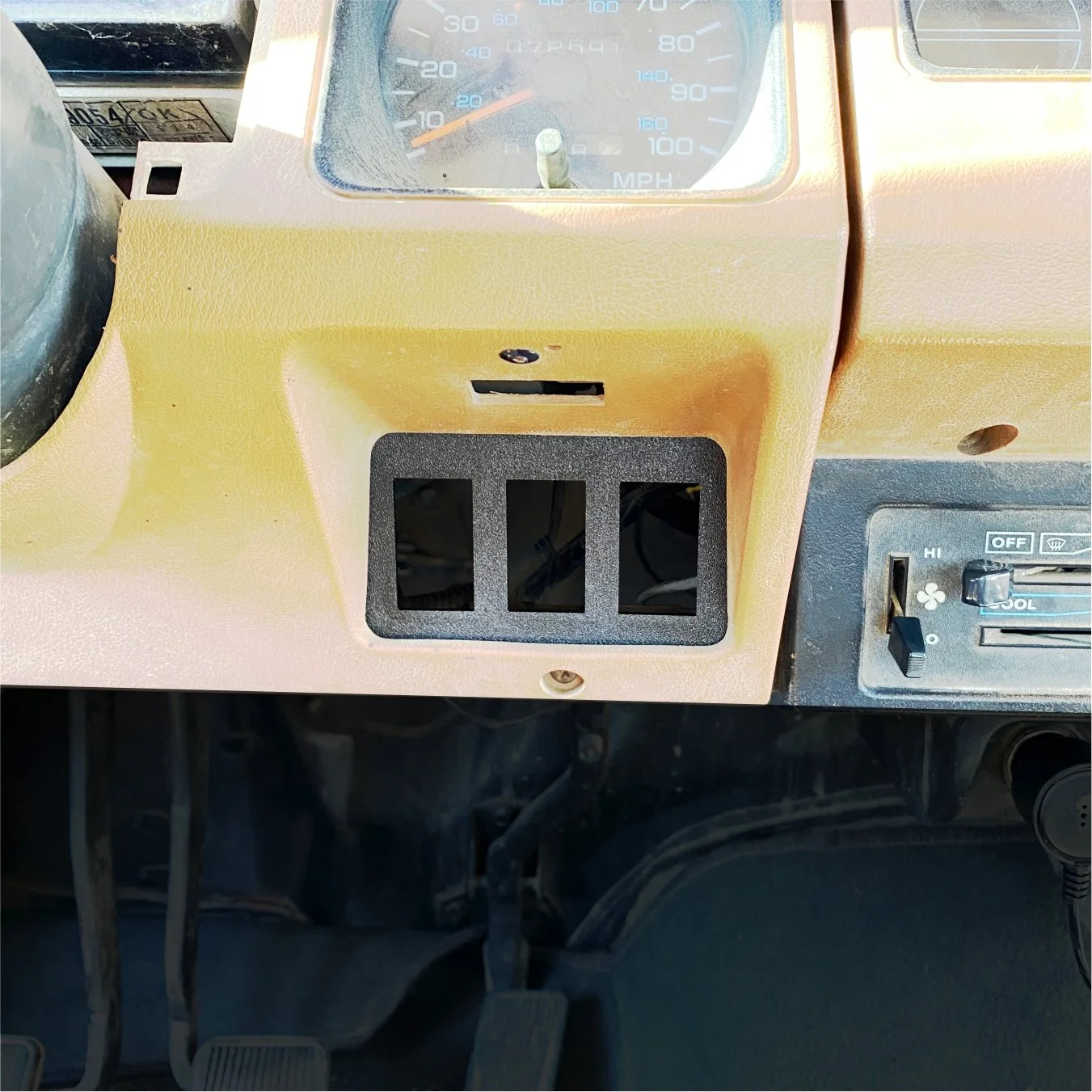 YJ Dash Switch 5.jpg