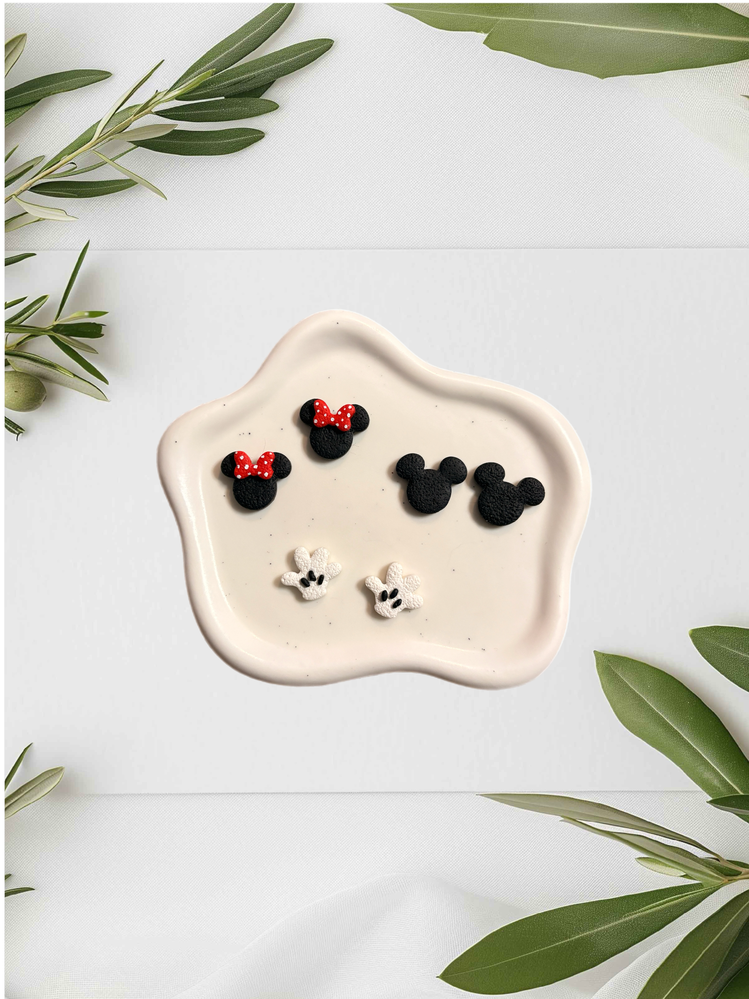 Mickey, Minnie, and His Gloves Studs